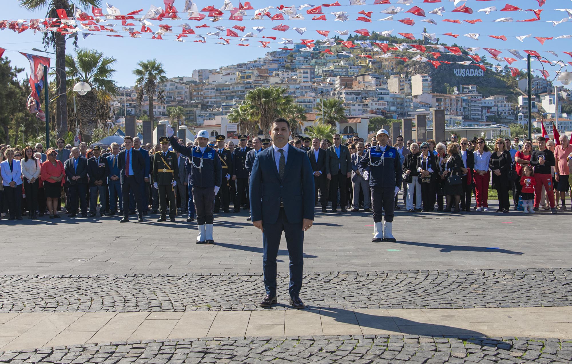 Kusadasinda Cumhuriyet Coskusu Basladi 610147 0469Bedfe60D1Cb107654C1Dd868B6E3