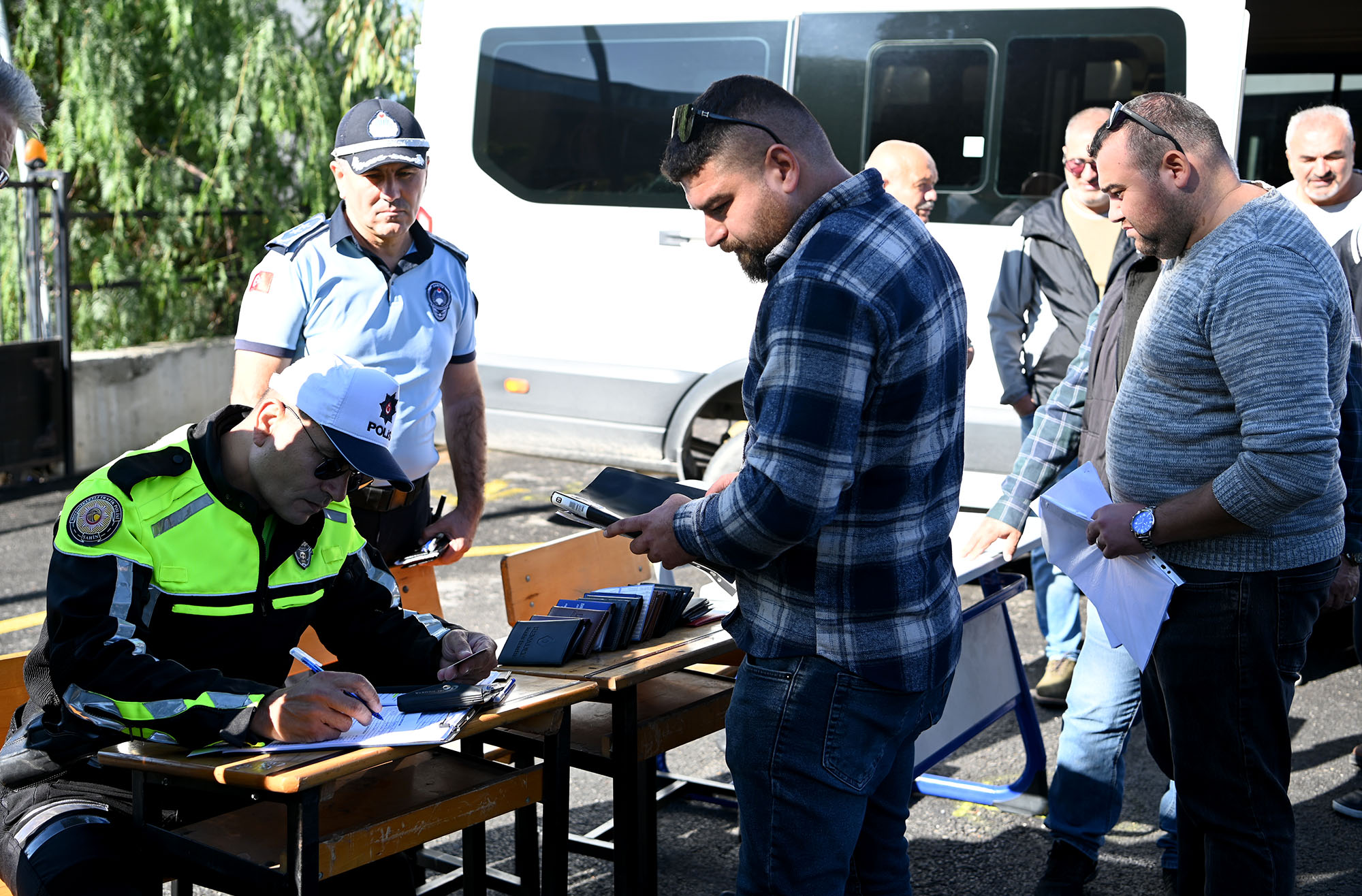 Kusadasinda Okul Servisleri Denetlendi 605449 B3F3499Cc06D685D81082F1E35B5E252