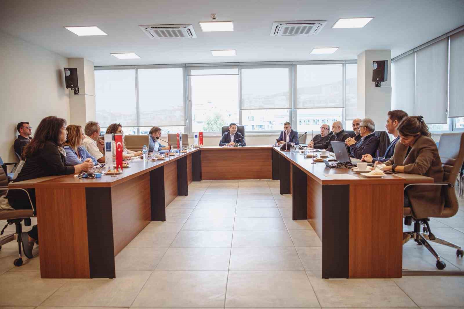 Kusadasinda Yeni Hizmet Binasi Icin Ilk Juri Toplantisi Gerceklestirildi Ecbbbdaaeb90Dad1309Af0E99Ed94D17