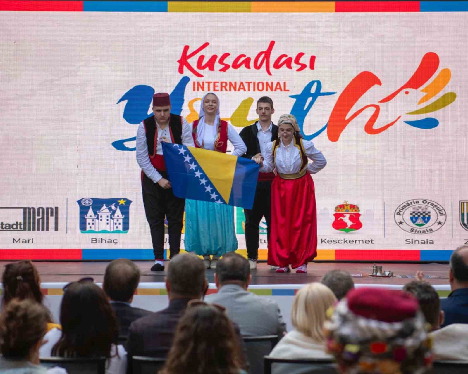 Kusadasindan Dunyaya Baris Kardeslik Ve Dostluk Mesajlari Yollandi 5A34C582Da2664709E6E870Bed8Ef804