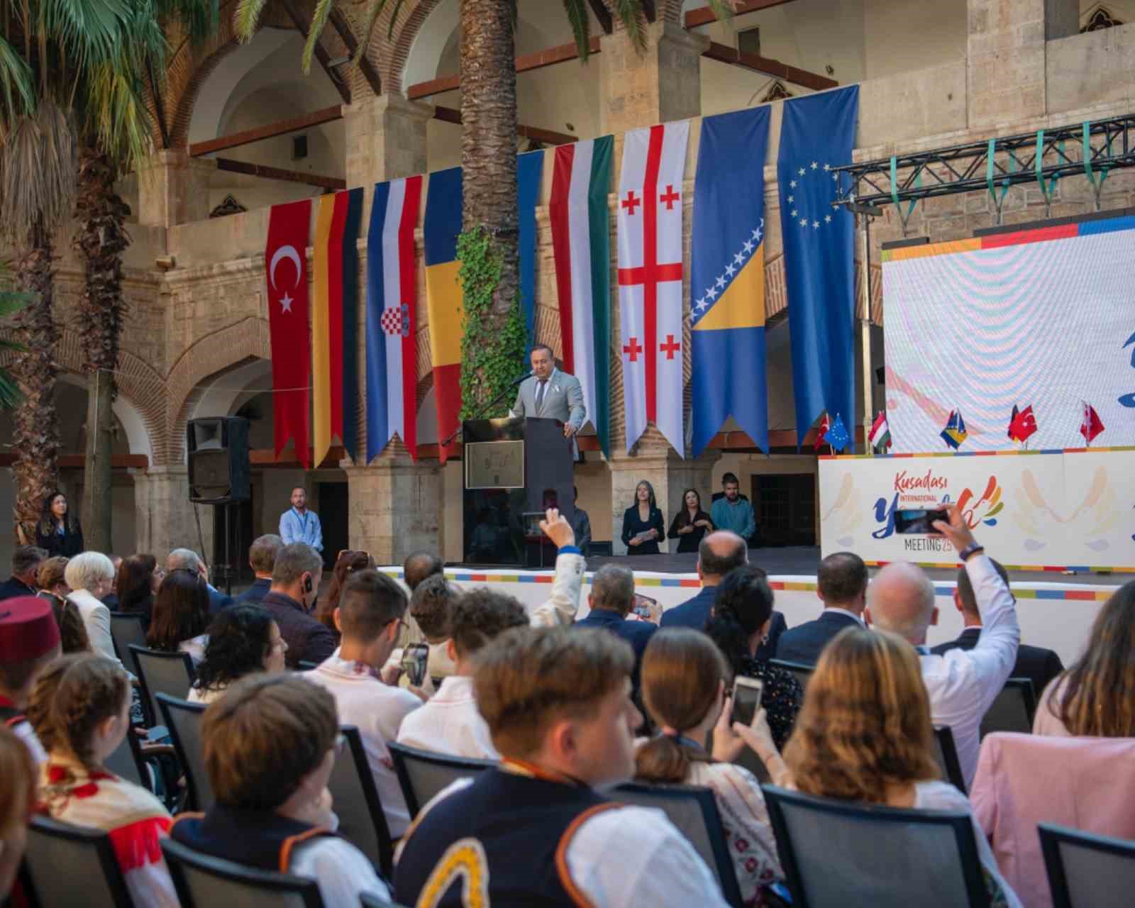 Kusadasindan Dunyaya Baris Kardeslik Ve Dostluk Mesajlari Yollandi 84189B14049C484C432872C1657Ced71