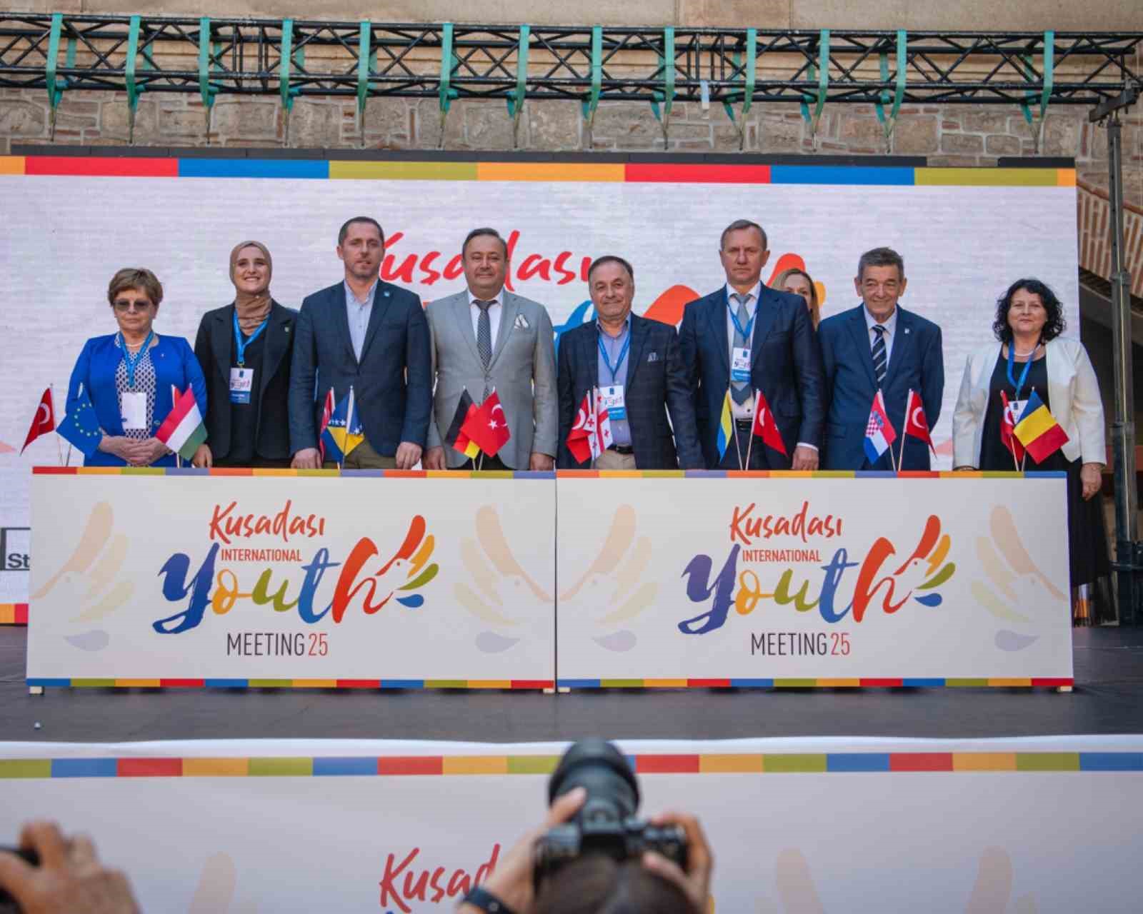 Kusadasindan Dunyaya Baris Kardeslik Ve Dostluk Mesajlari Yollandi 8706621888Ab843A594711E64Cc84360