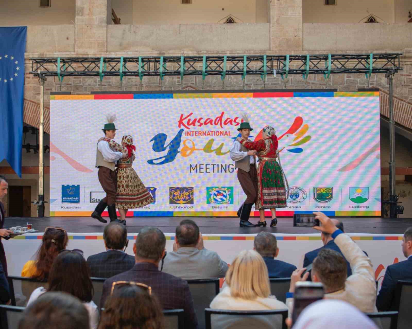 Kusadasindan Dunyaya Baris Kardeslik Ve Dostluk Mesajlari Yollandi Da0653Ecf0659431Abc3805Ce1B50416