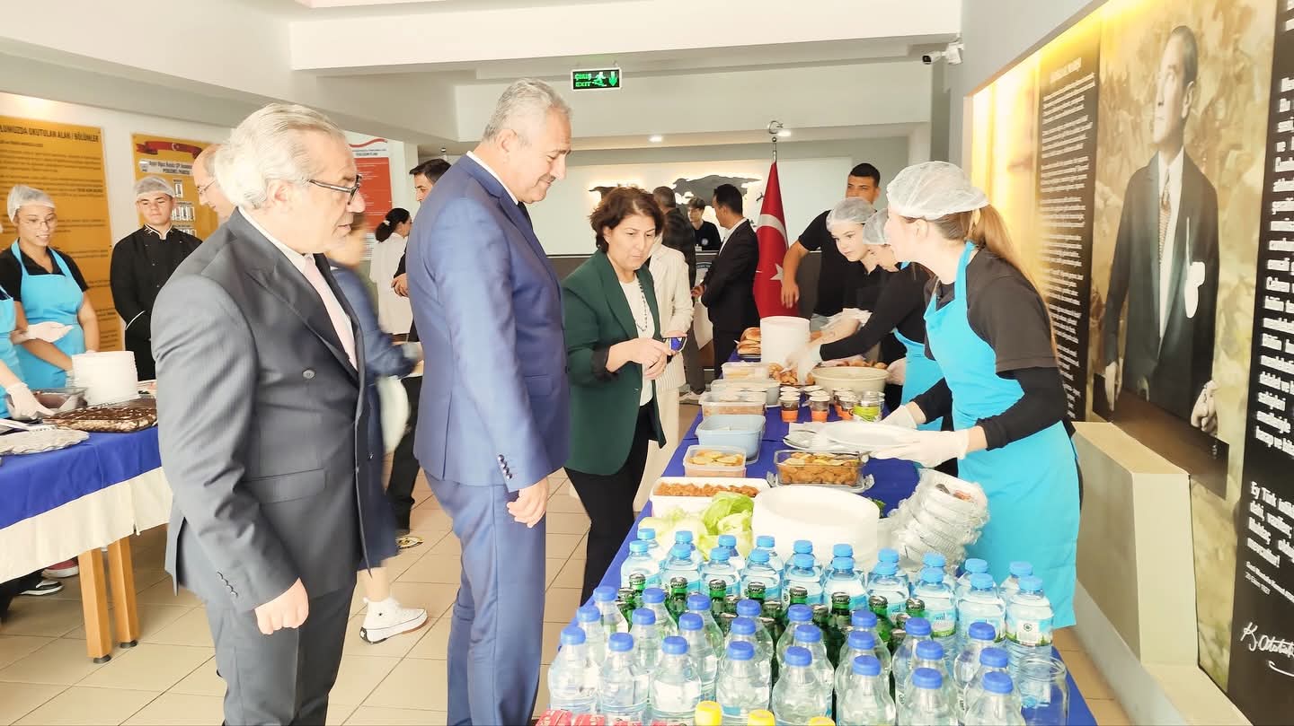 Kusadasindan Gazze Icin Duyarli Bir Adim Daha Atildi 609152 6D55Fc318Ec13620E9C3229B6F605Fed