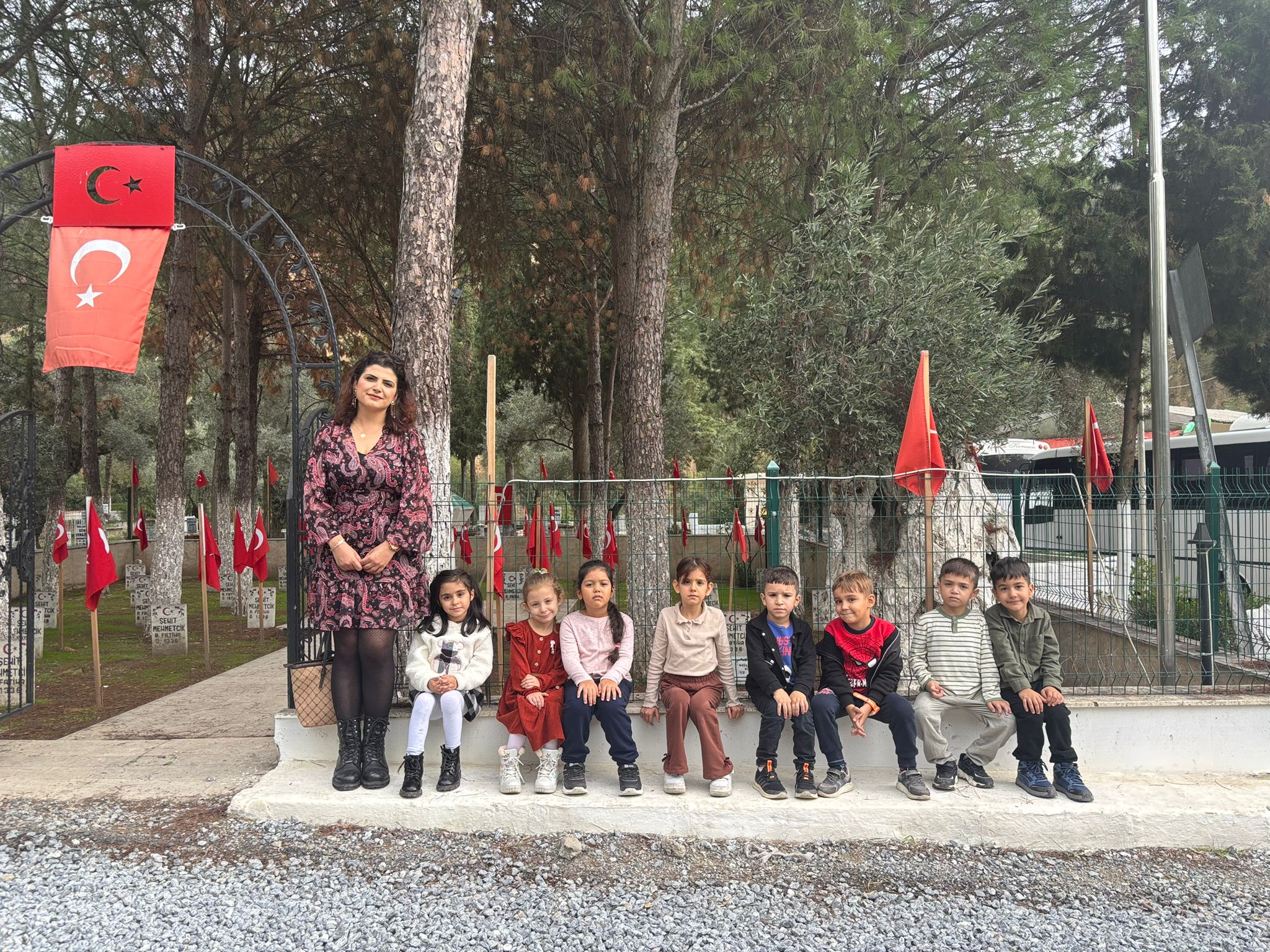 Minik Ogrencilerden Cayyuzu Sehitligine Ziyaret 609028 995De38B9988D383Fcd9E3F0Bf5Bf126