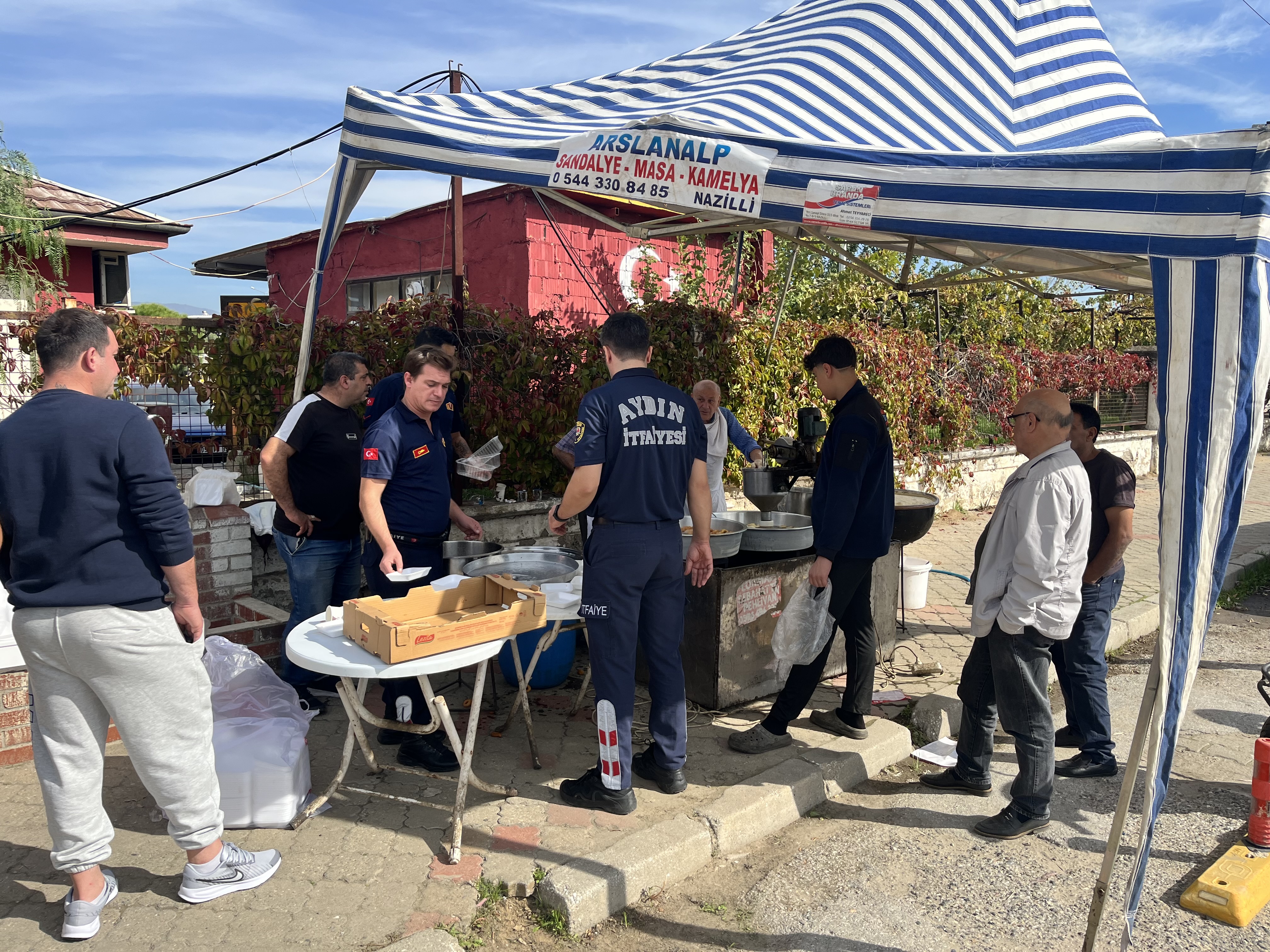 Nazilli Itfaiyecilerinden Geleneksel Lokma Hayri 610851 F93A2D8A34A85F70834E8A9A0Fbe4B28