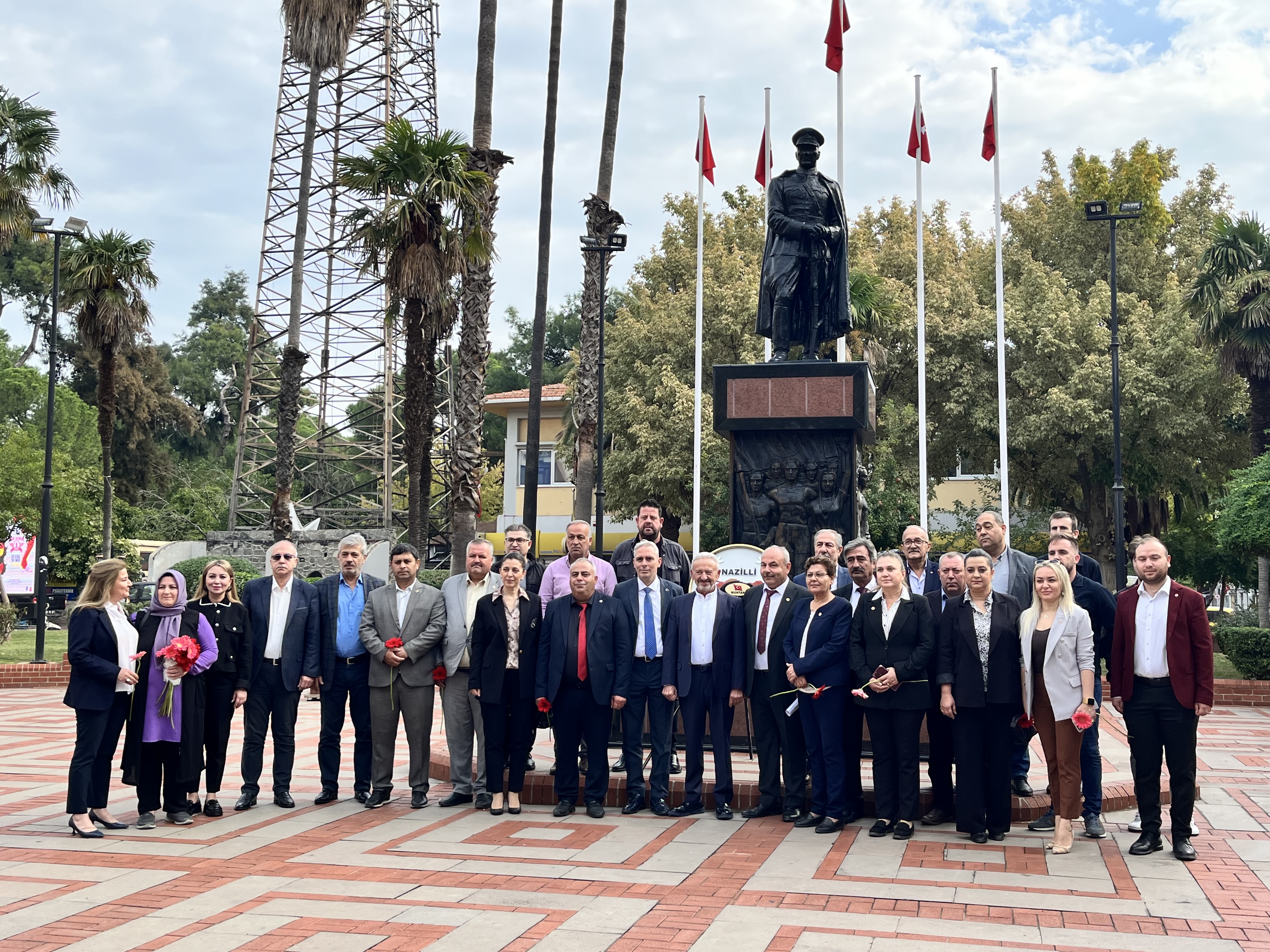 Nazillide Muhtarlar Gunlerini Kutladi Ilk Kadin Muhtar Gul Esin Mezari Basinda Anildi 607852 36B9B100D0734F2D6149E6228B281A11