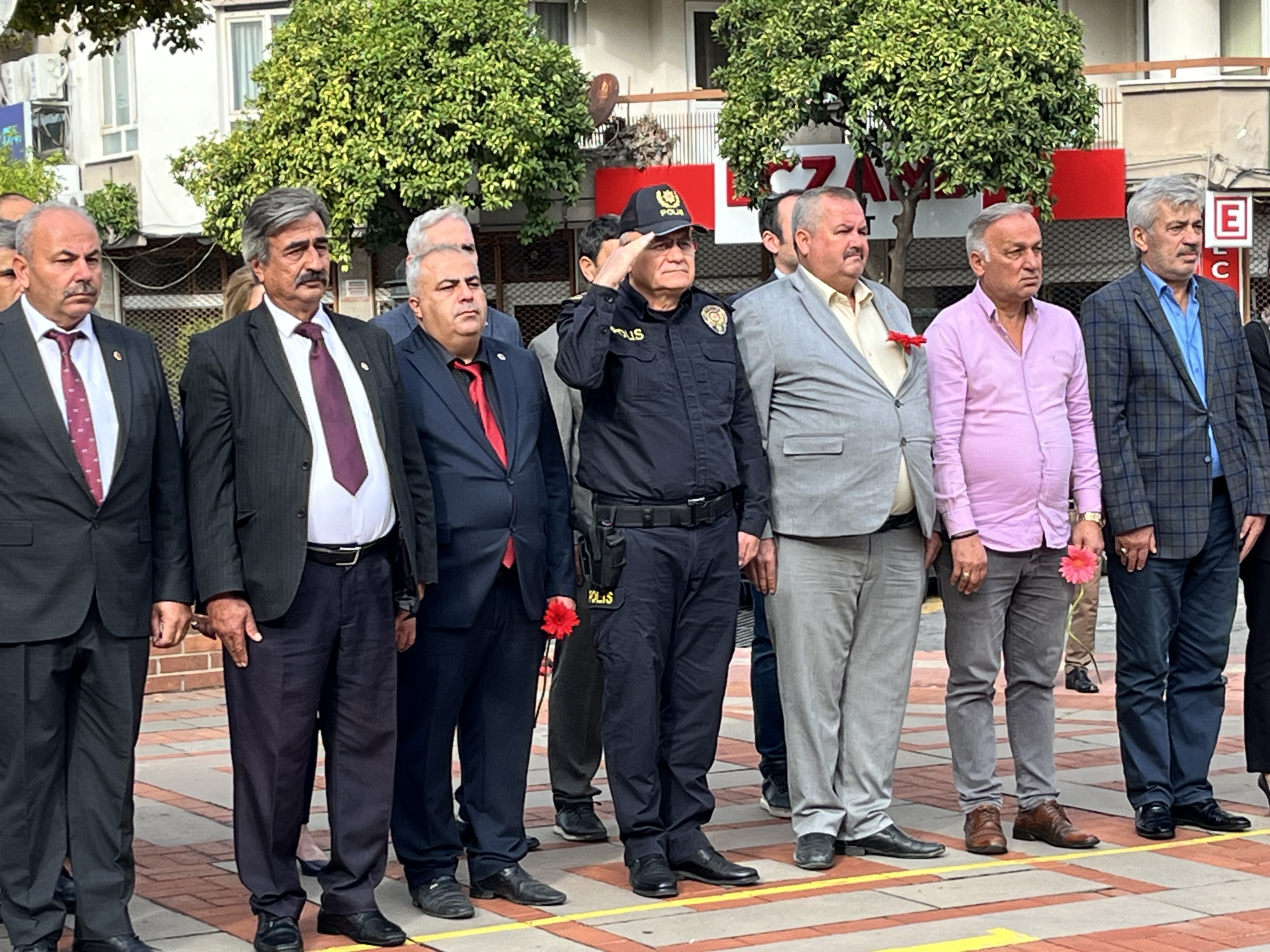 Nazillide Muhtarlar Gunlerini Kutladi Ilk Kadin Muhtar Gul Esin Mezari Basinda Anildi 607852 7B26353544848F6Fddd2098F0833D00A