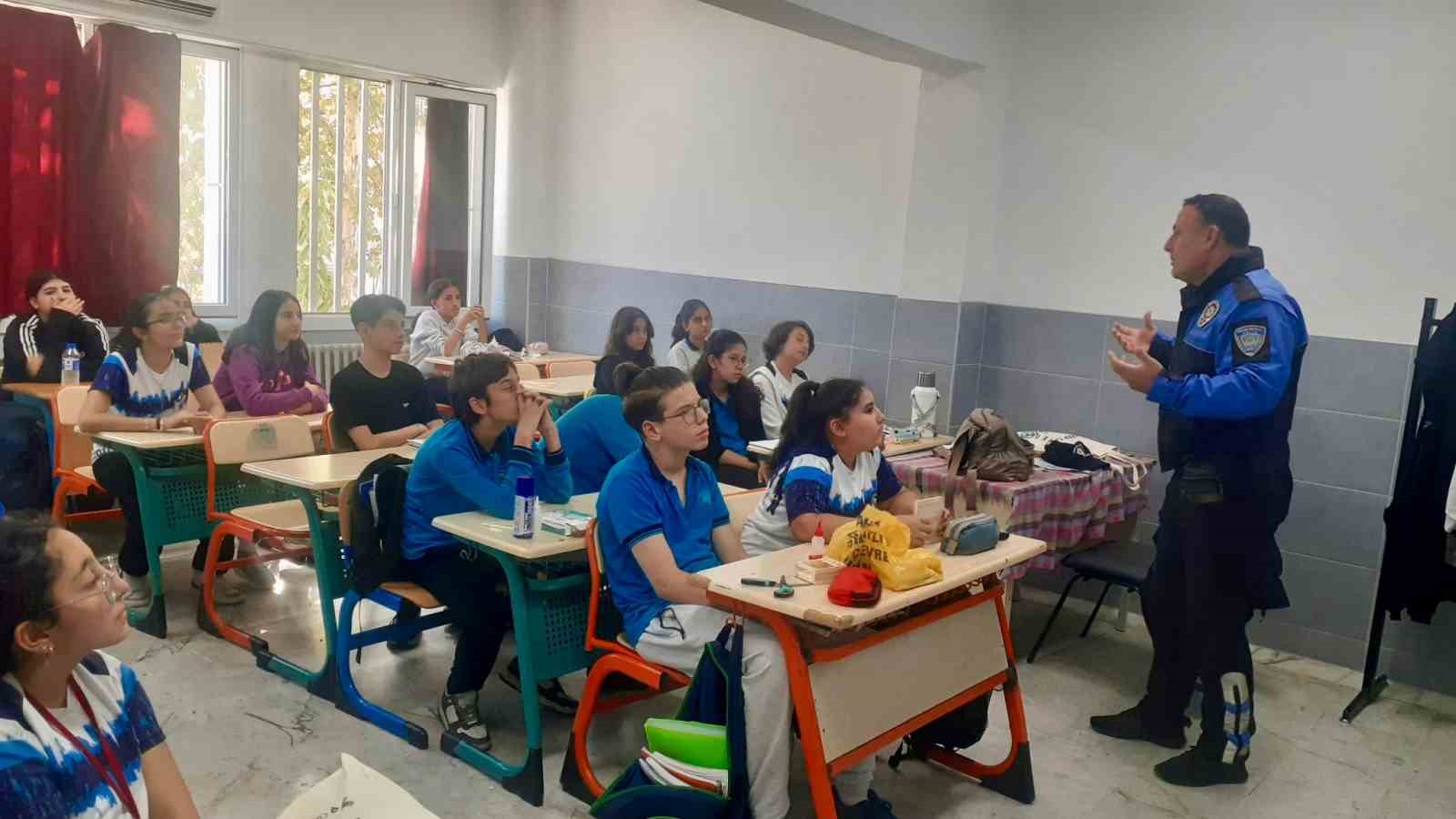 Ogrenciler Polisligi Tanidi Guvenlik Kurallarini Ogrendi 62A3C1C00212Adeaf331E24E6Fa88D7B