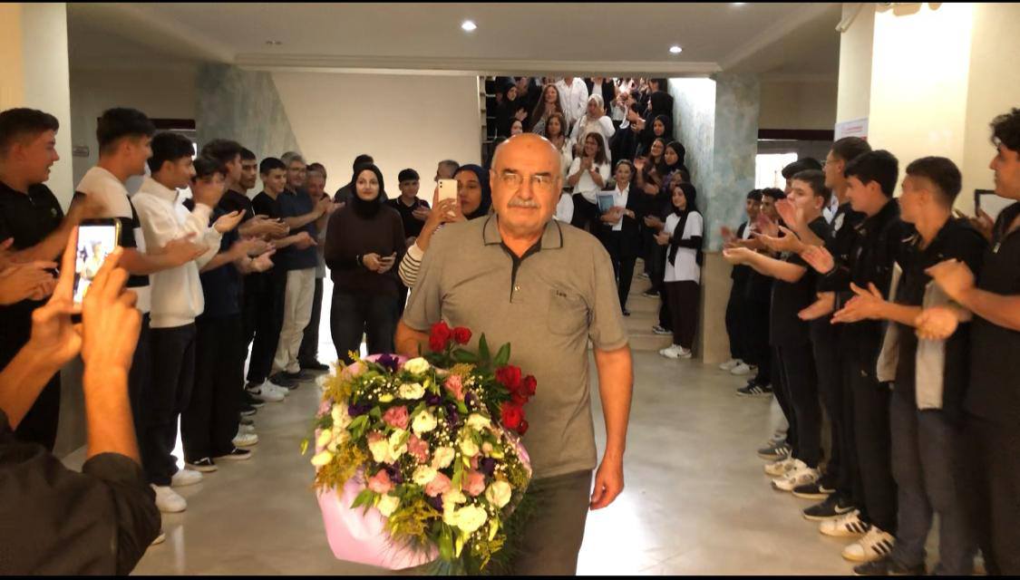 Ogrencilikten Ogretmenlige 40 Yil Ali Ogretmen Emekli Oldu 604263 4D7A1C450D03C66712D7C3Faeef892D0