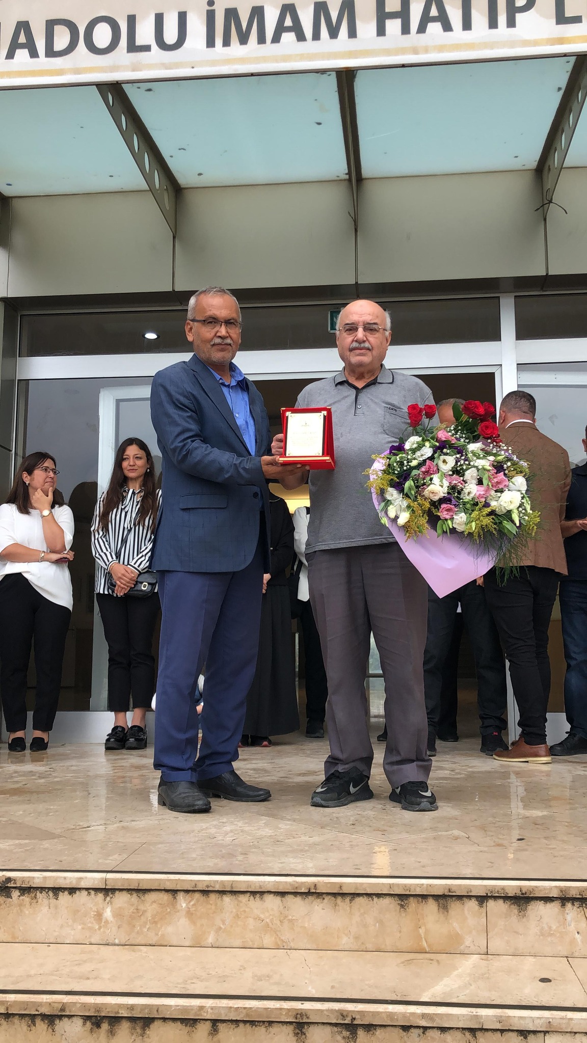 Ogrencilikten Ogretmenlige 40 Yil Ali Ogretmen Emekli Oldu 604263 883D951788Ca7Ff474Caa7A3F664011B