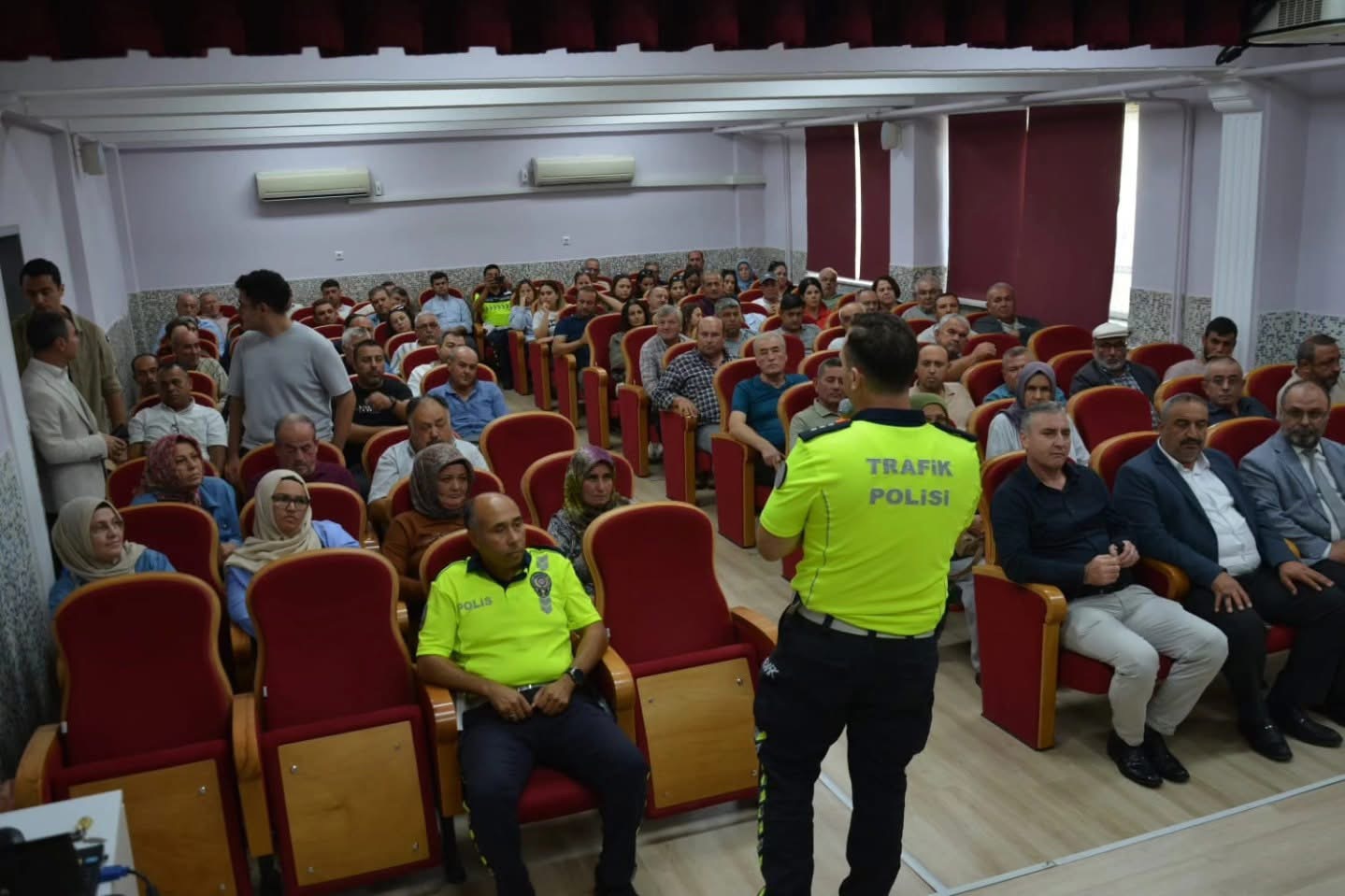 Ogrenmenin Yasi Yok Nazillide Servis Soforlerine Bilgilendirme 604033 5B8630Dd3A52B2Ba0Bdf26A9D903B498