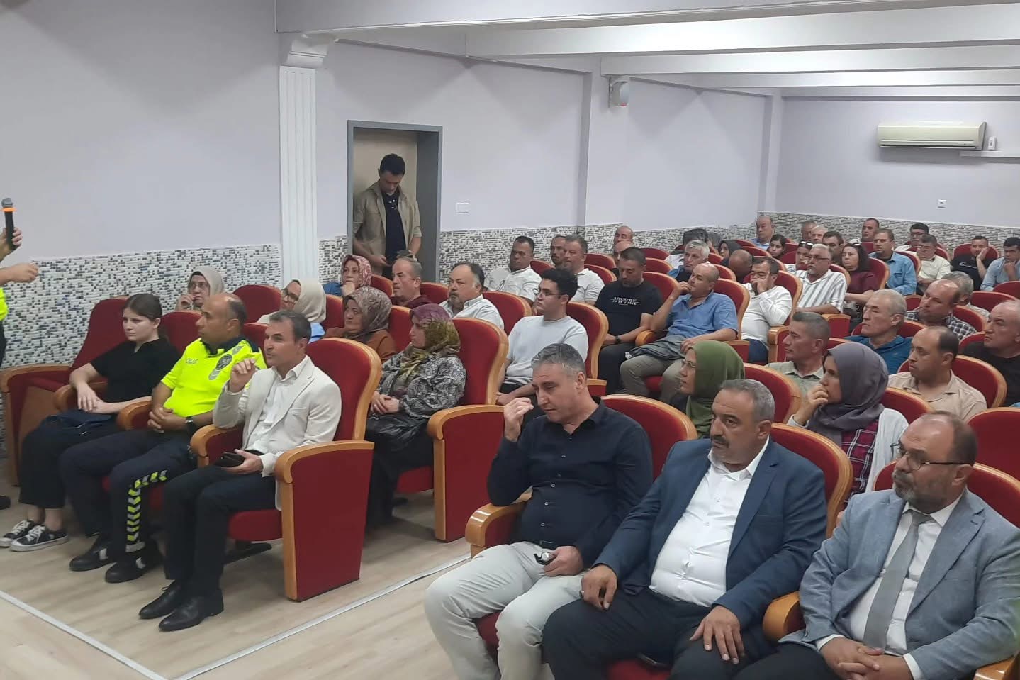 Ogrenmenin Yasi Yok Nazillide Servis Soforlerine Bilgilendirme 604033 C0Ae6Cf6Cc51108467Fd5A593E87Cbb0