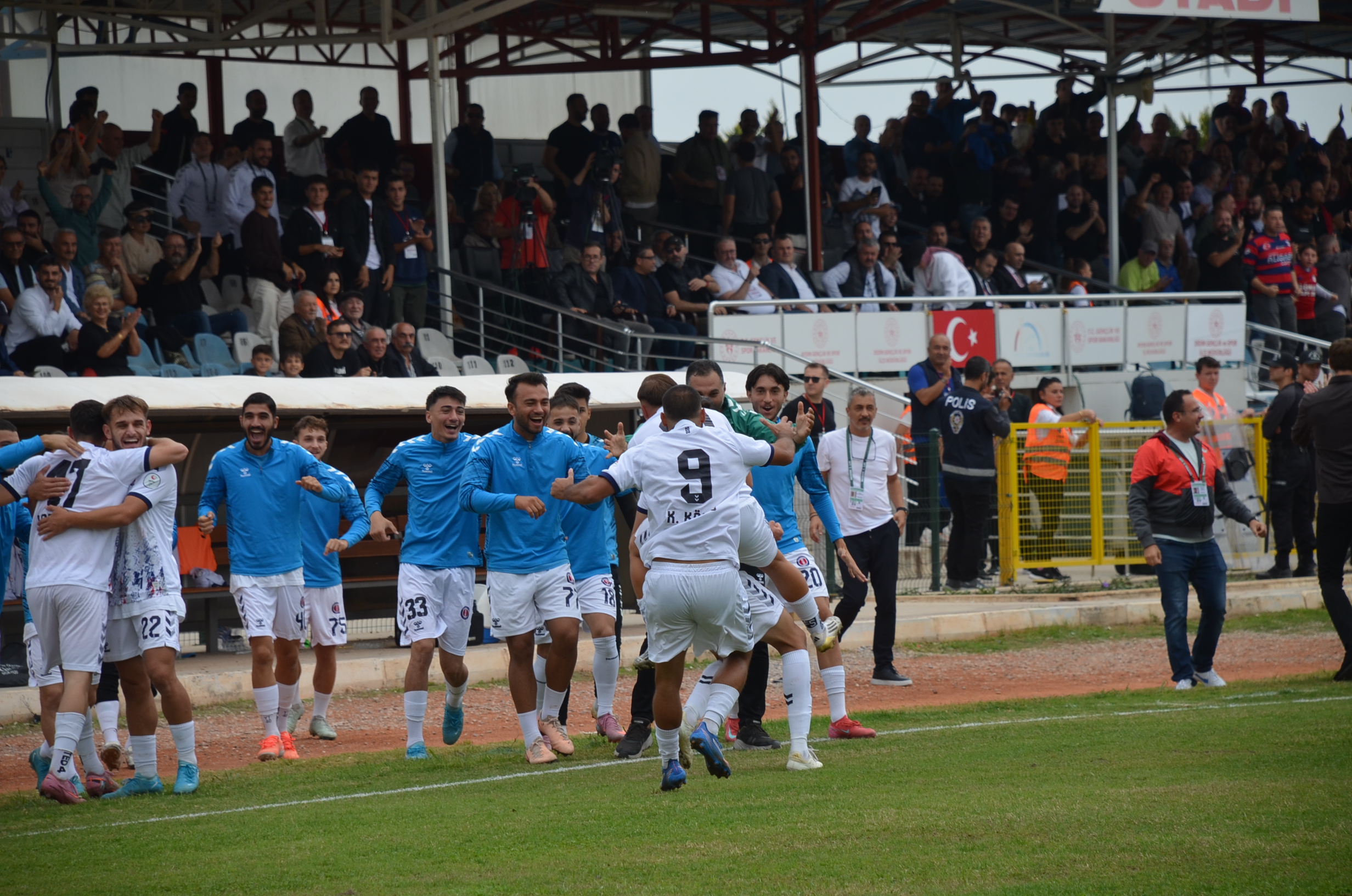 Soke Evinde Usaki Dortledi 4 1 607901 5254001007657E18Dd33111Bb5923Dbf