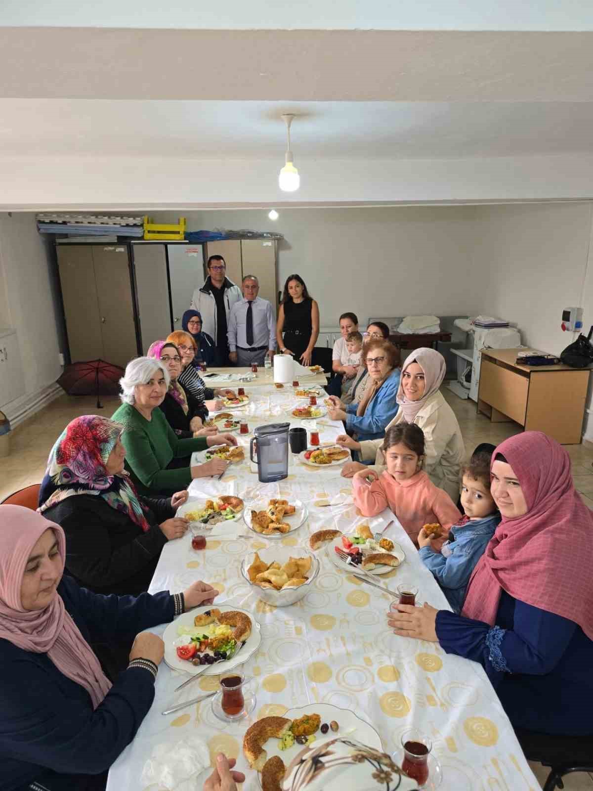 Sultanhisarda Kursiyerler Yeni Doneme Basladi 887D1C5Baafe6E6A786Bda73873887Aa