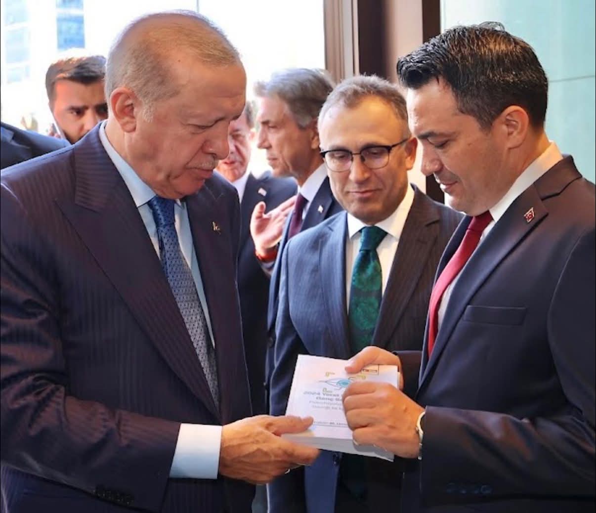 Tuncerden Erdogana Genc Secmenler Kitabi 607053 03F6D321C2B109F078Ecce4B9Fe3Ee47