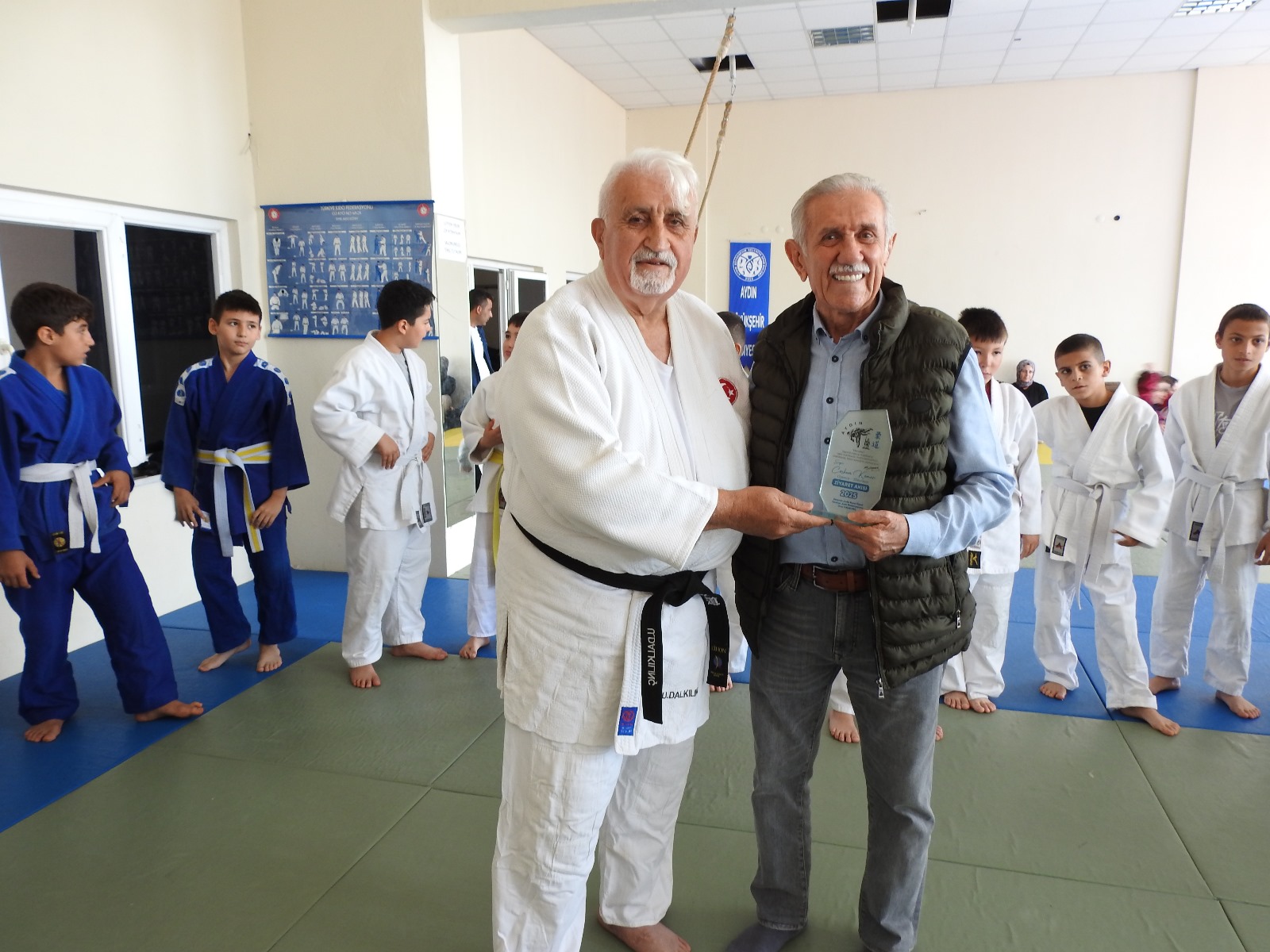 Unlu Isimlerden Sporculara Ziyaret 609788 47B9Fe0B8739118F70Ad8626052416Bc