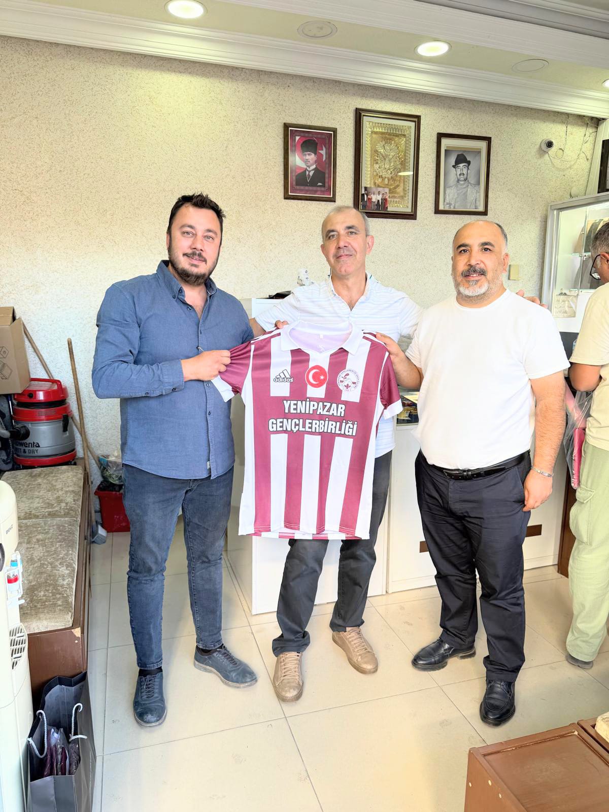 Yenipazar Genclerbirliginden Formali Tesekkur 607544 565A8D84B7Dad804B5149250B43Ac7De