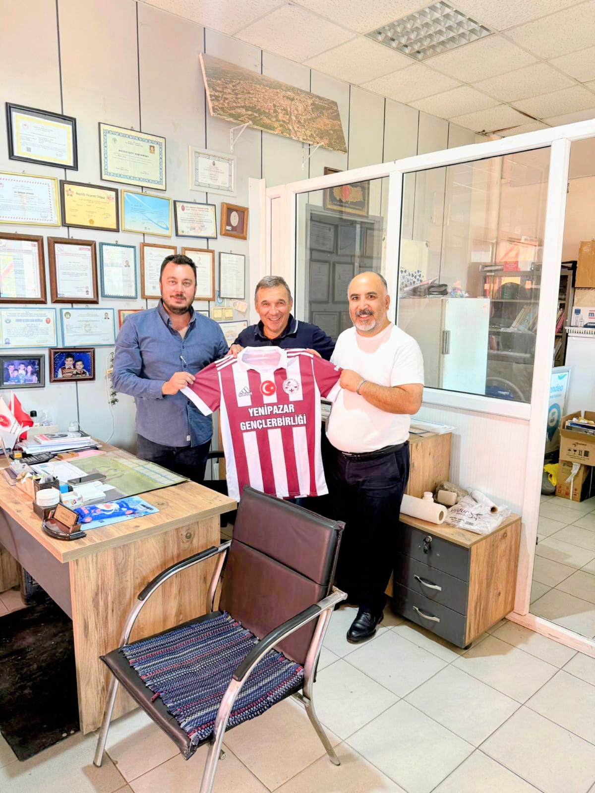 Yenipazar Genclerbirliginden Formali Tesekkur 607544 7574Bb523Eeb219E7Eddad6123Db8Cbf