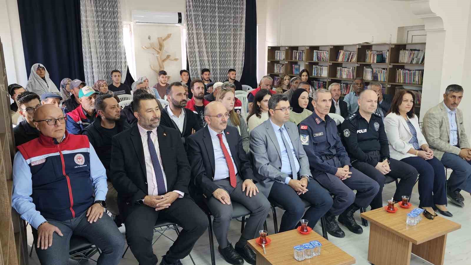 Yenipazarda Bitkisel Uretimde Kalite Ve Gida Guvenligi Toplantisi Yapildi 56956A47B498C3F6F399874C64638E77