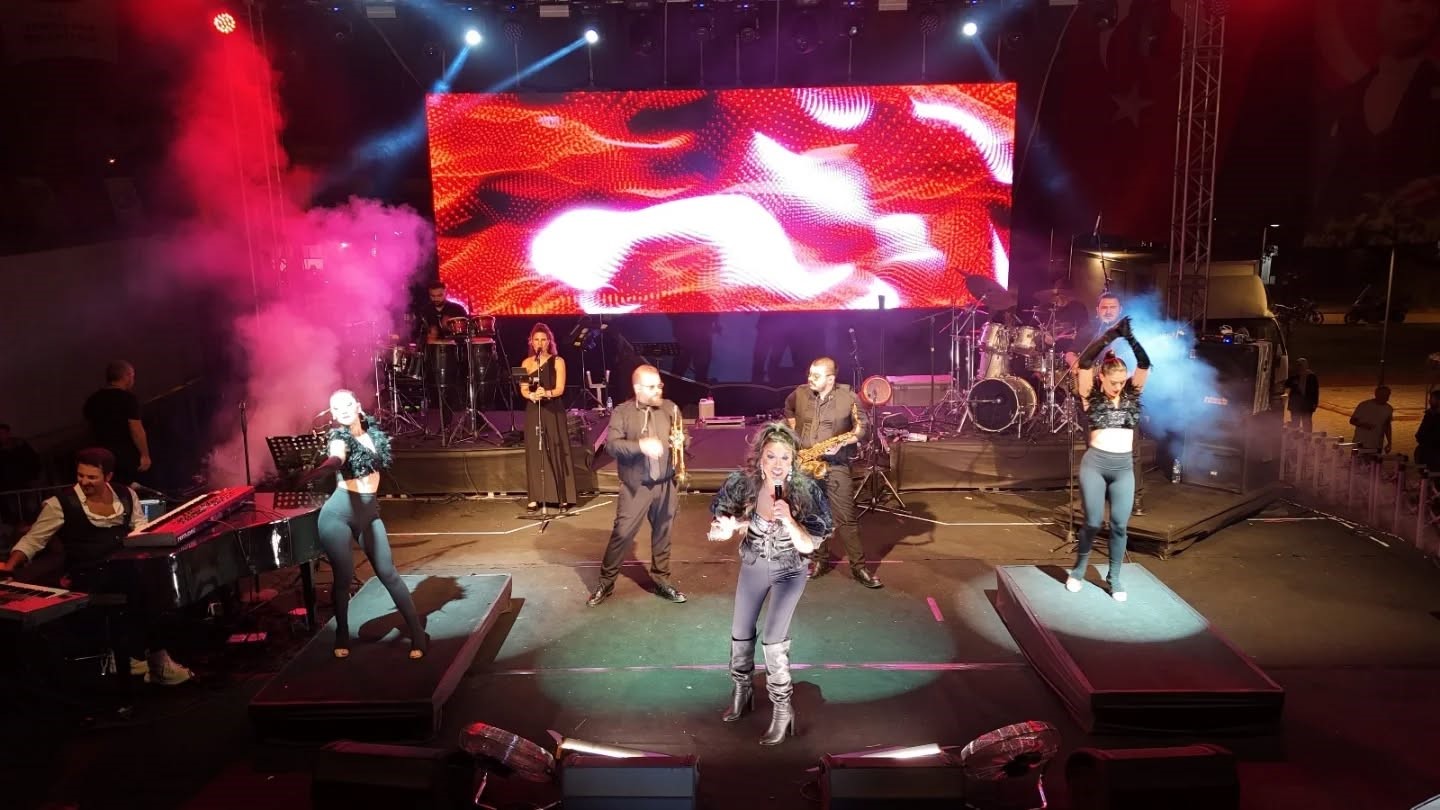 Yenipazarlilar Unlu Sanatciyla Costu Bd74979765831B77272E29B545F96Bec