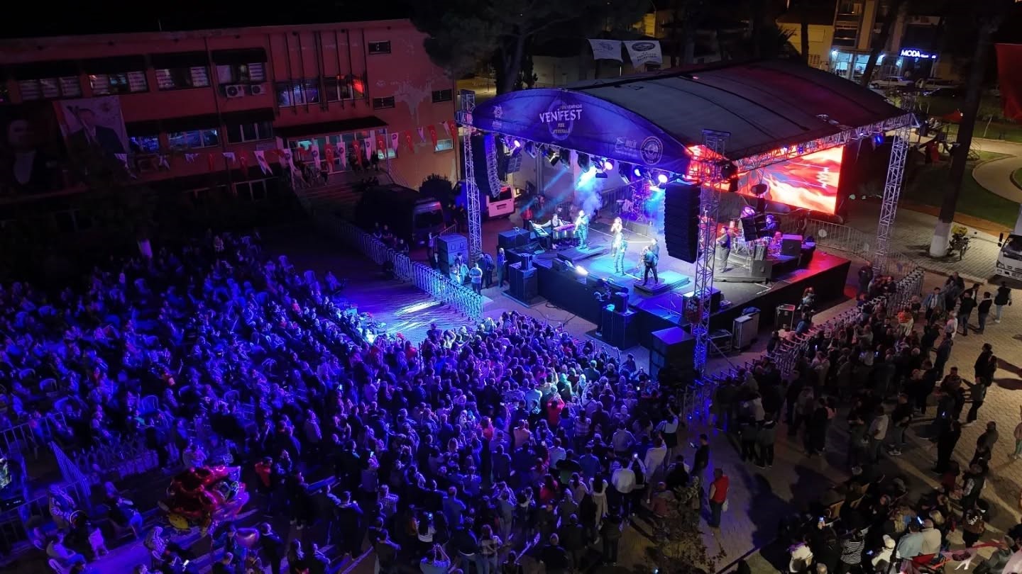 Yenipazarlilar Unlu Sanatciyla Costu De6987050B3120B4A28B74483Aa978F5