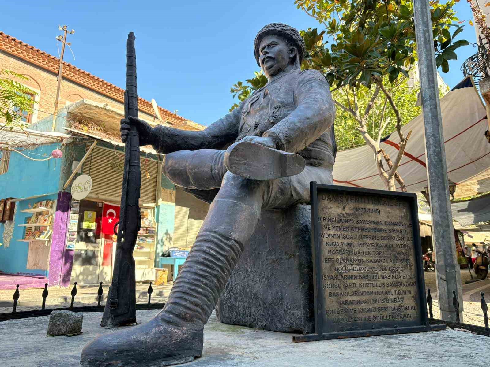 Yunanlilari Kendi Silahlariyla Vuran Ismail Efenin Heykelindeki Kama Calindi B0B2Faad37F3F90151072D60057Ae8C3