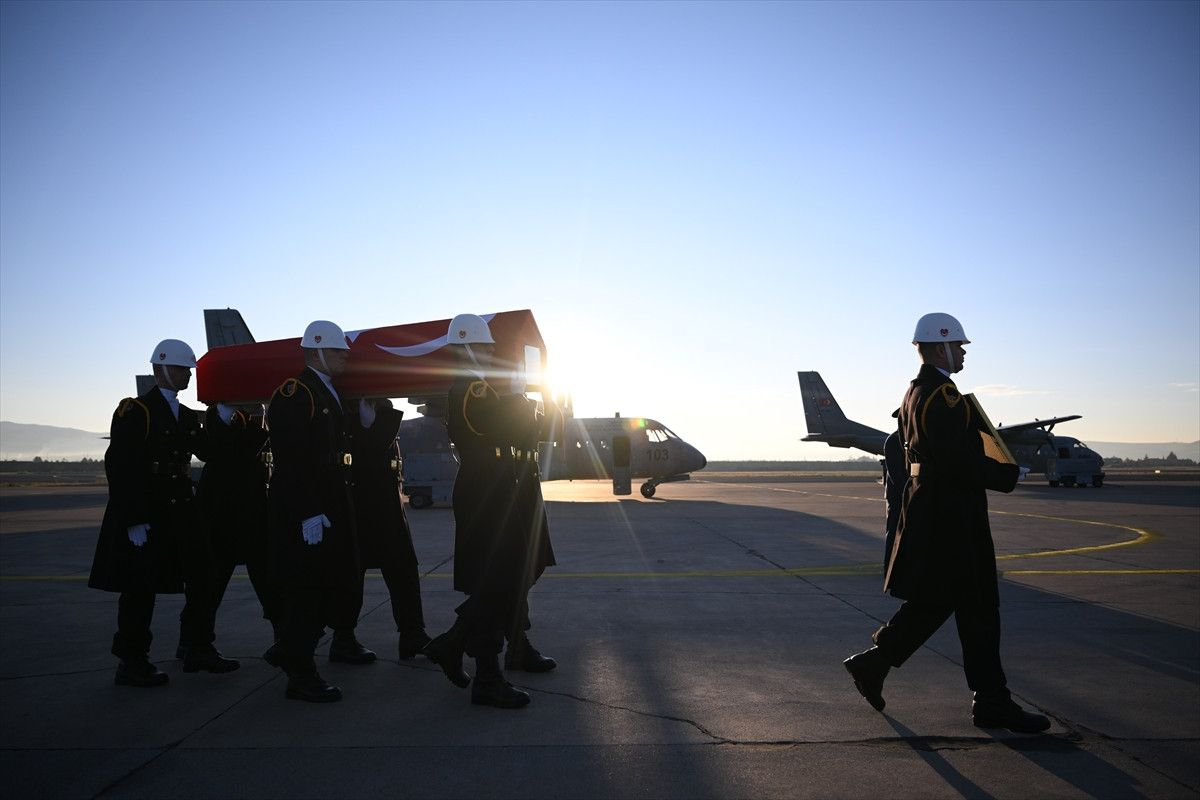 6916D931A4C18780 W1200Xh800