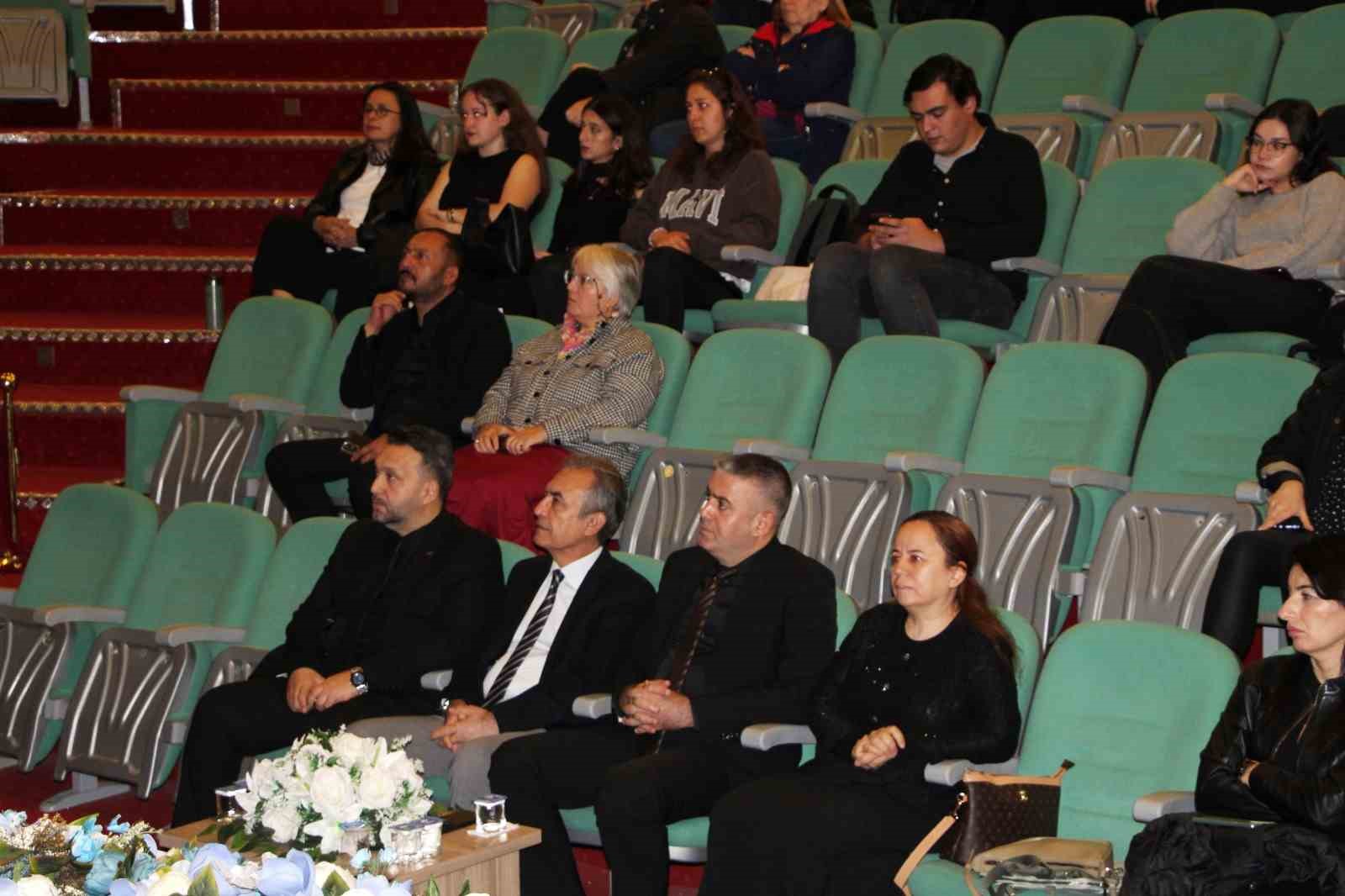 Adude Ataturku Anlamak Paneli Duzenlendi F650C55F36C01B6B235F56536355D024