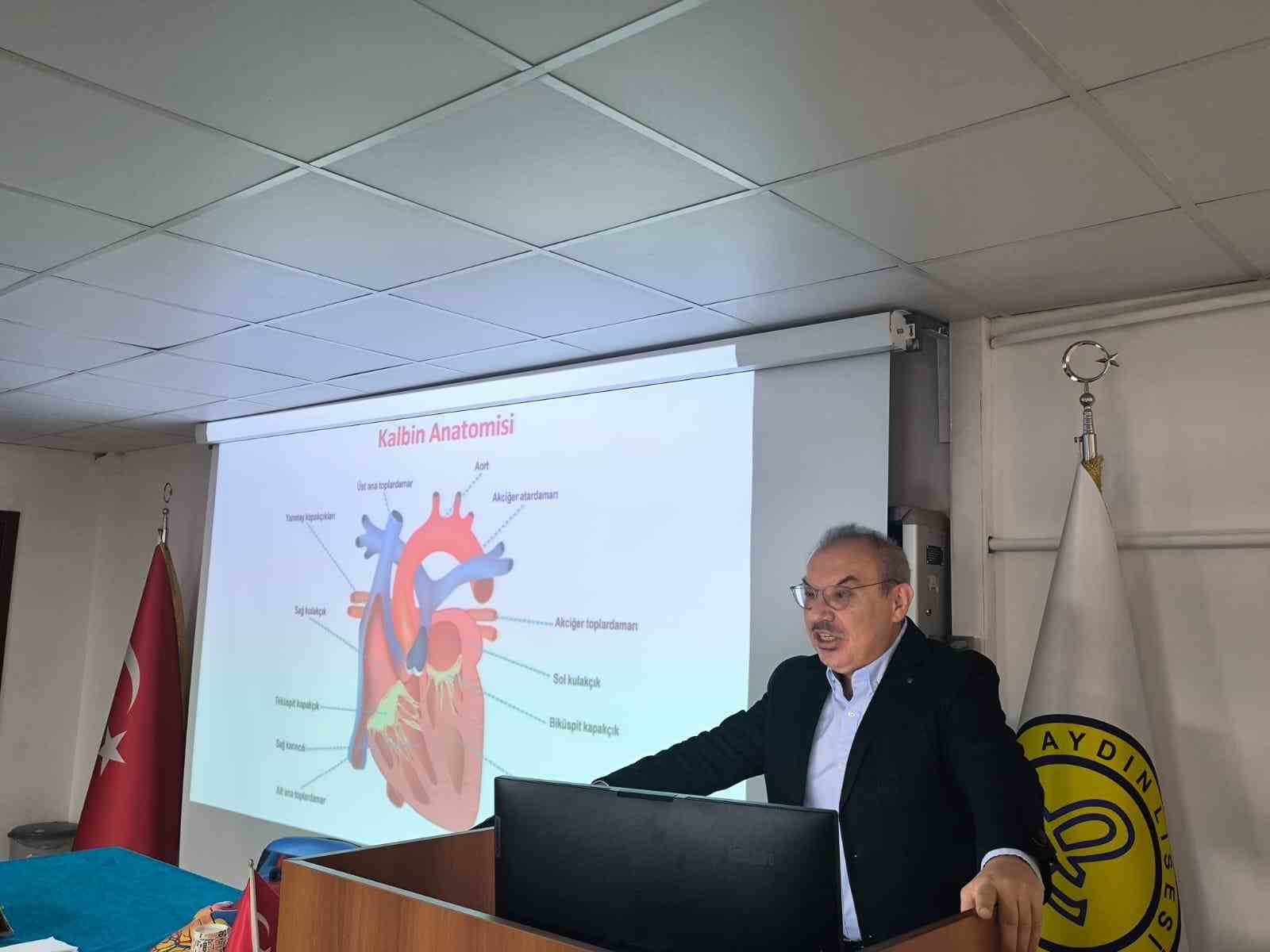 Adulu Akademisyen Aydin Lisesinde Ogrencilerle Bulustu 4970543Ee8De3C671Dd6De5Ac8529900