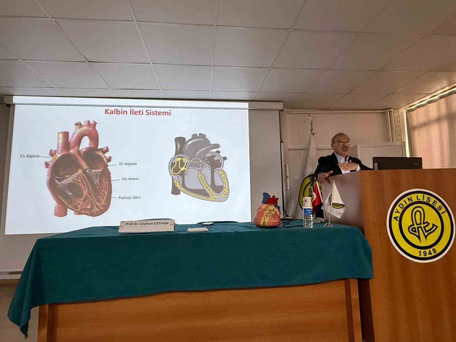 Adulu Akademisyen Aydin Lisesinde Ogrencilerle Bulustu D8203Fbb6E2A35F2Deab49579B3Ab65E