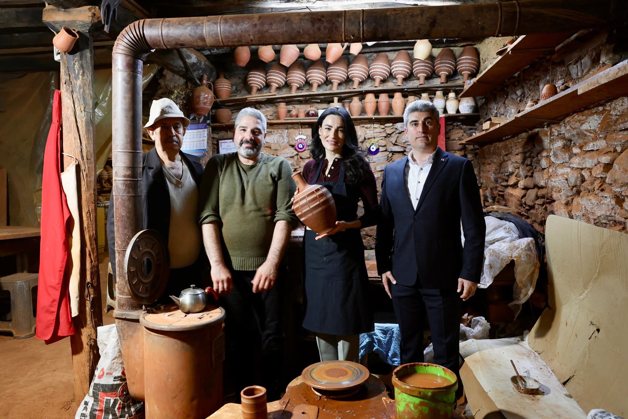 Ak Parti Milletvekili Seda Saribas Karacasuda Comlek Atolyelerini Gezdi 615830 6C5Cea35Dd6A65E224F0F950C528F4A2