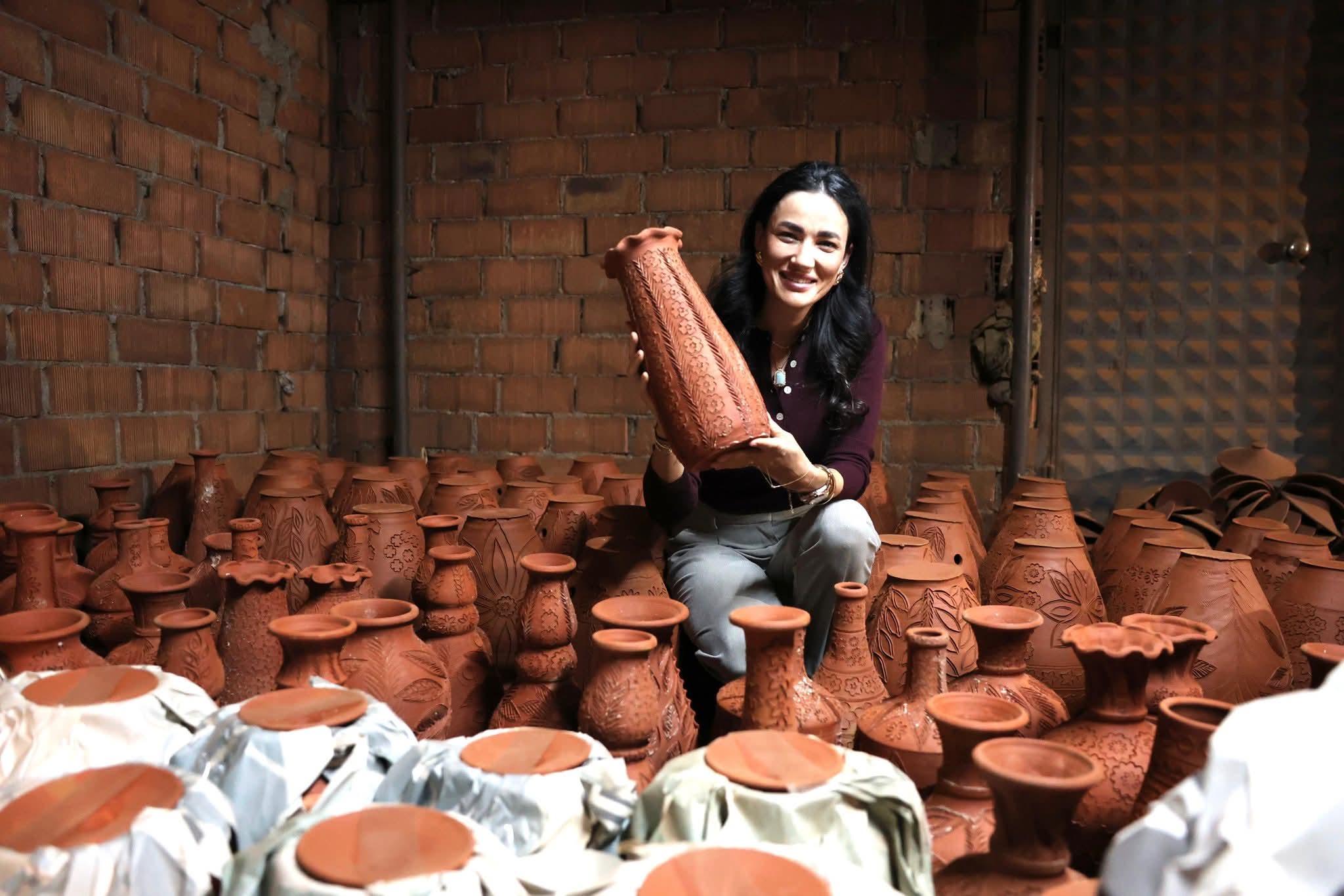 Ak Parti Milletvekili Seda Saribas Karacasuda Comlek Atolyelerini Gezdi 615830 8C477F86F72C6D3719723372Dec951Ba