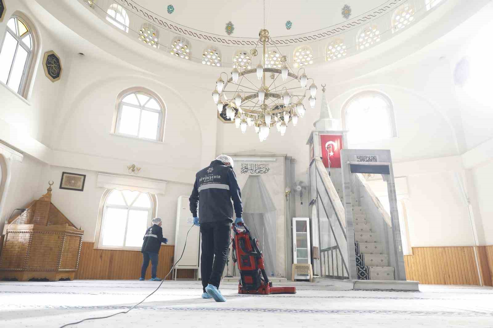 Aydin Buyuksehir Belediyesi Camilerde Temizlik Calismalarini Surduruyor 3Be71E2Ef330147Aeba5D06Ee36C3B14