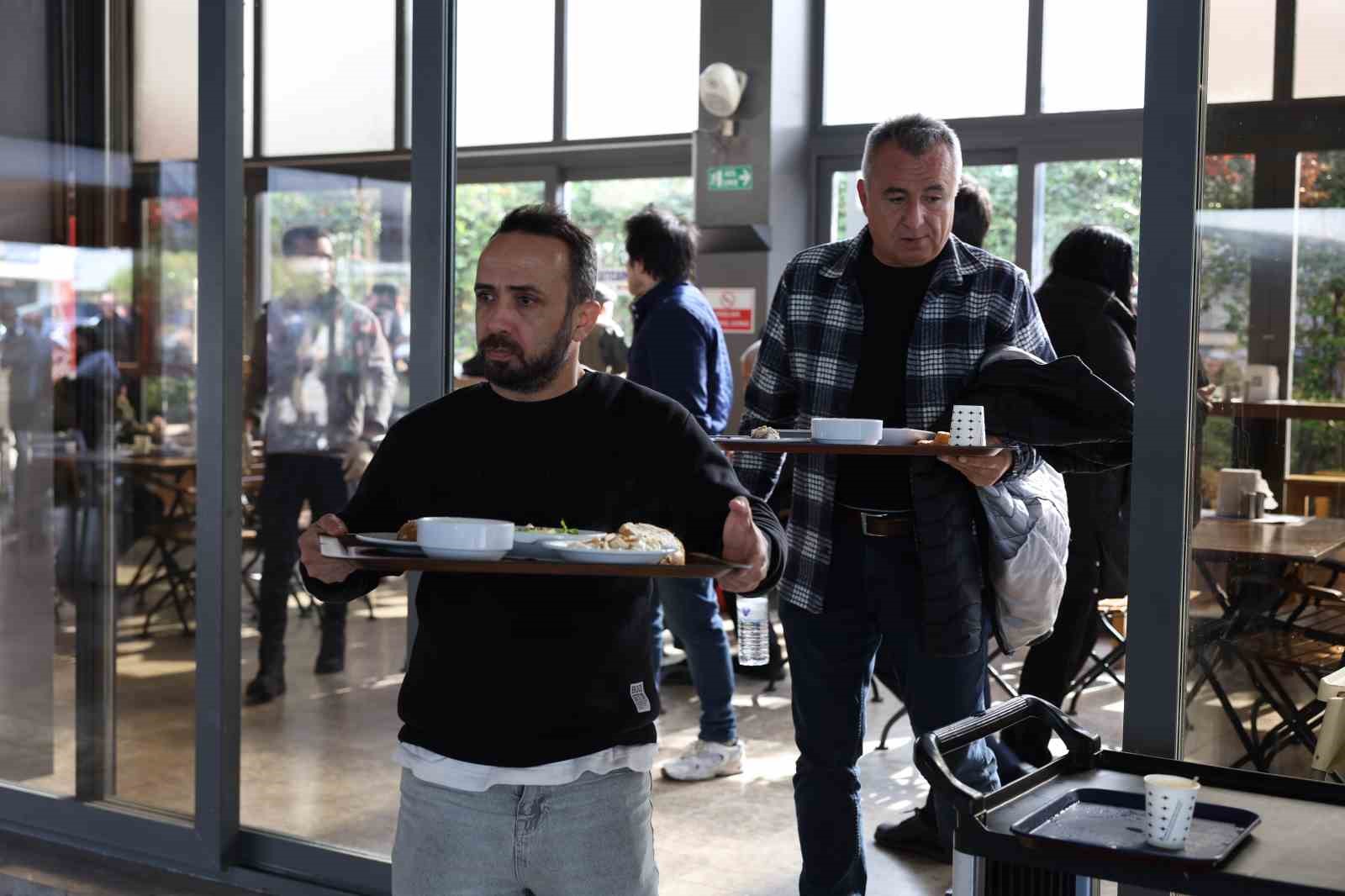 Aydin Buyuksehir Belediyesi Havuz Kafede 4 Cesit Yemek 75 Tl Fa2D82812C832002961Aaff9Fc6D28B6