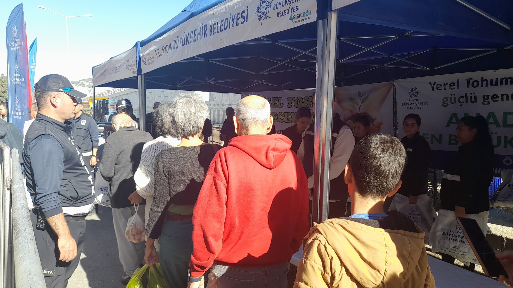 Aydin Buyuksehir Kusadasinda Ata Tohumu Fidesi Dagitti 614045 32D98831E2D3Eb8F23C4Dcb5Bd0B8Da5