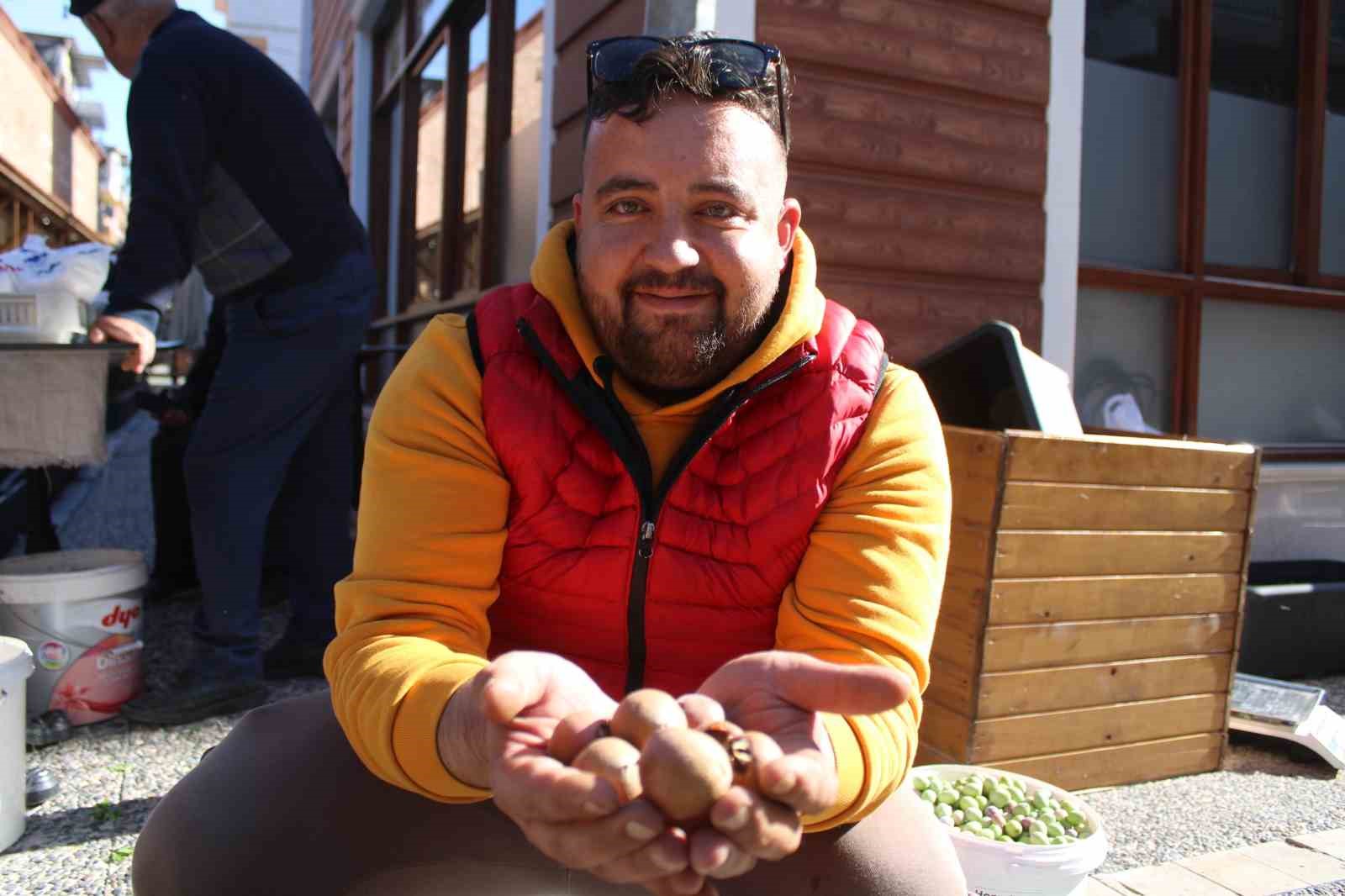 Aydin Daglarindan Gelen Lezzet Besbiyik Meyvesi Tezgahlarda Yerini Aldi 1C665095011B196B8D8288598363C513