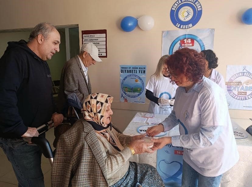 Aydin Devlet Hastanesinde Vatandaslar Diyabete Karsi Bilgilendirildi E083B7D662772Fbe75Bedf15D18De2Ca