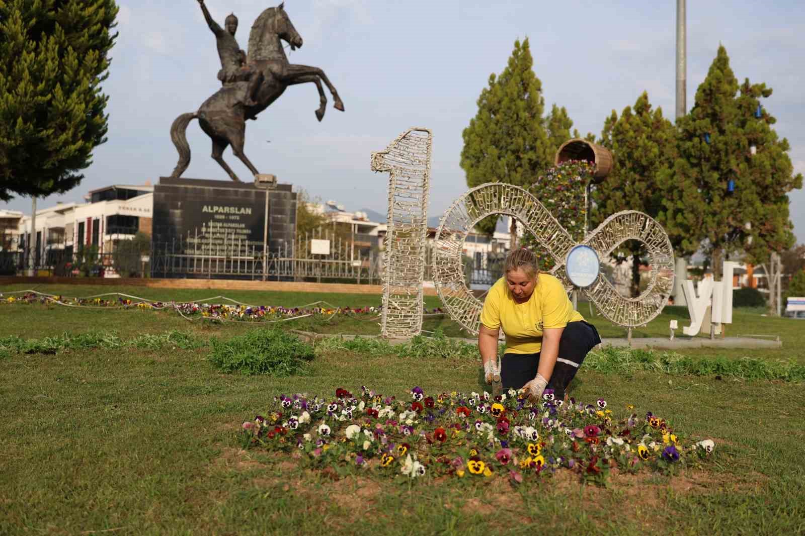 Aydin Rengarenk Ciceklerle Bezeniyor D671861A44718E66A01Ed737D7C5788F