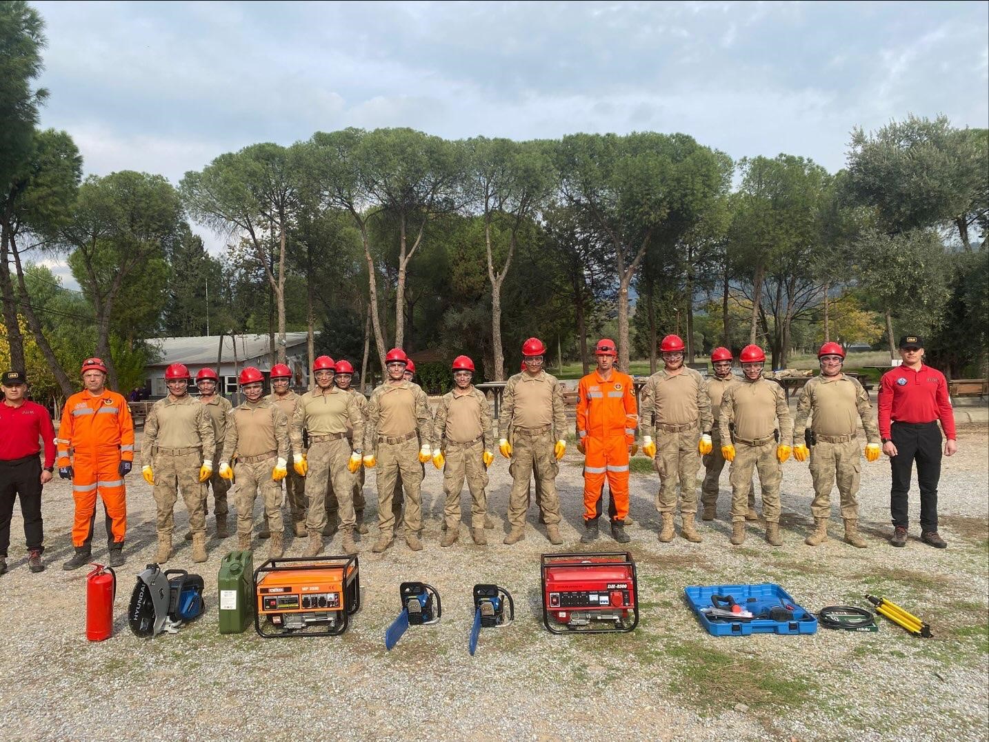 Aydinda 105 Jandarma Personeline Afet Egitimi Verildi 7Dd1Cd17Bb19A45Ab64C8D93A001Ac66