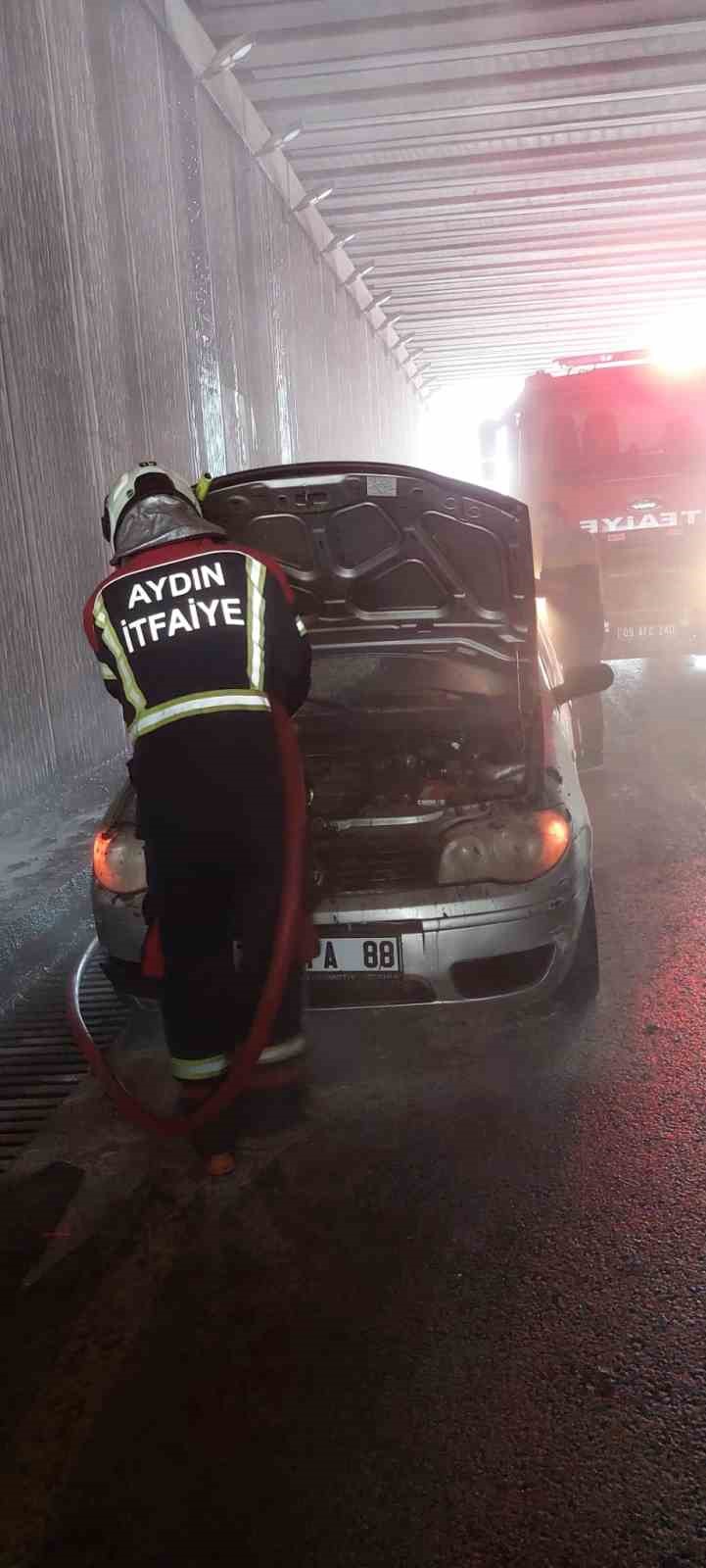 Aydinda Alt Gecitte Arac Yangini 88F5D497C15999Ee9C51Db89F4D4456B