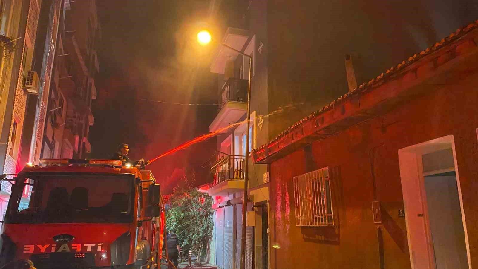 Aydinda Cikan Yanginda Yasli Kadin Evsiz Kaldi B718929162653898Bb0Fa1Cae530Fc89