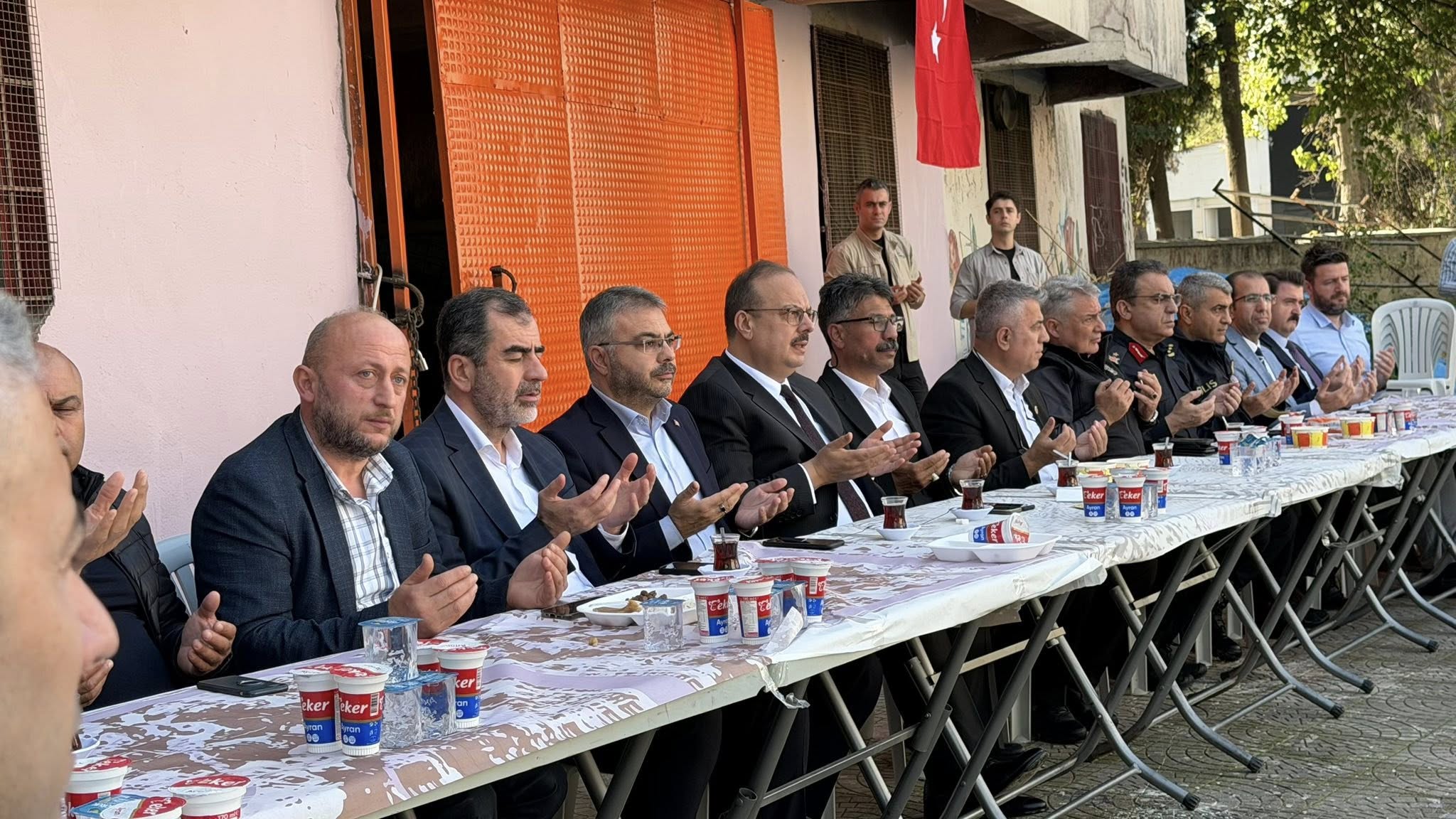 Aydinda Dayanisma Sofrasi Kuruldu 611268 B6Ae56Bc867D5680D6Ba2537C2Dfb3C2