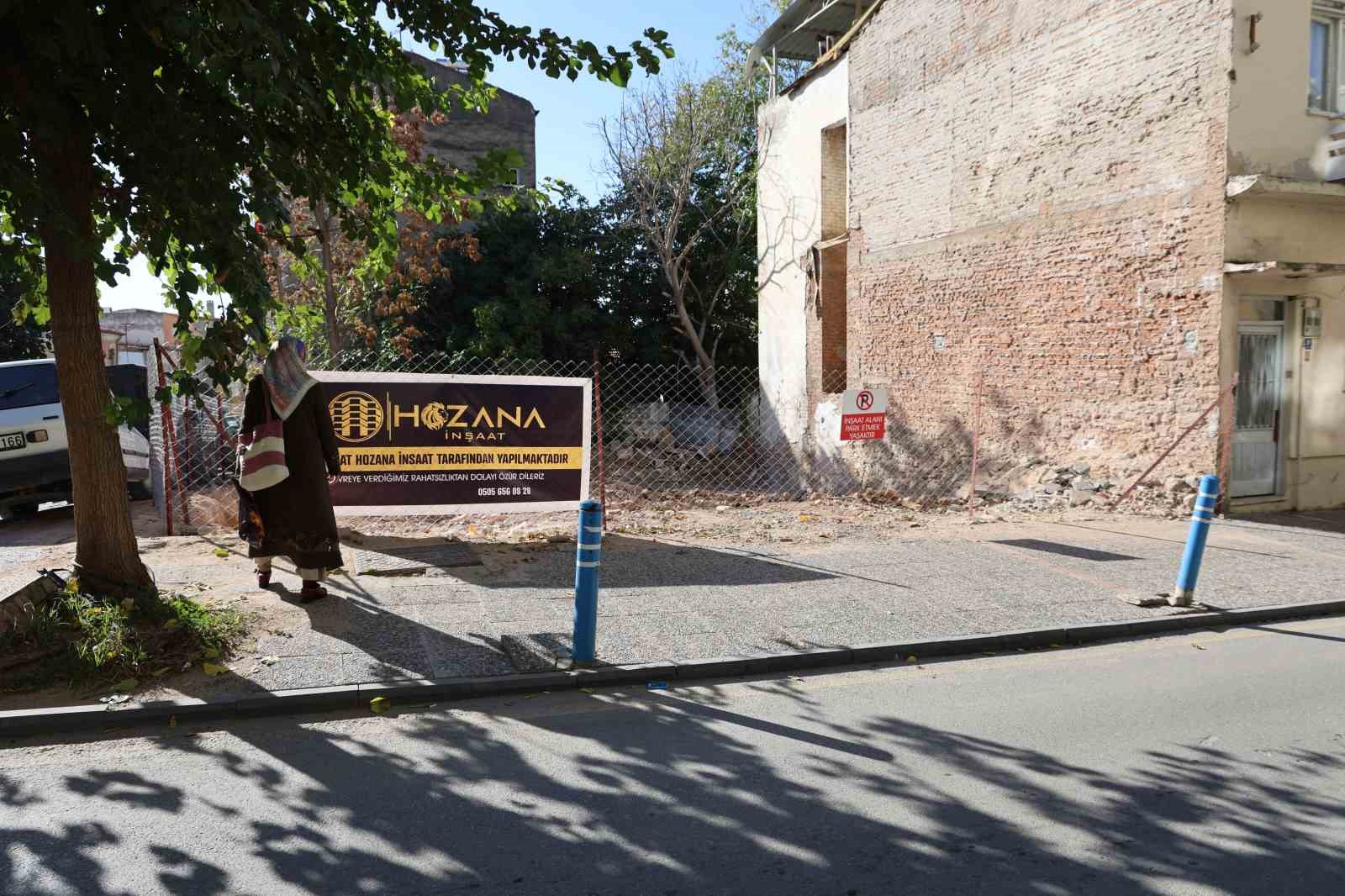 Aydinin Veysipasa Mahallesinde Kilise Tedirginligi 19498E82E590E8F325Dc2F7663507174