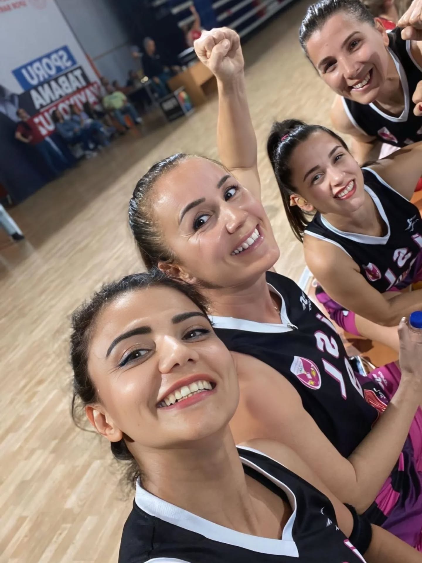 Aydinli Kadin Egitimciler Basketbolda Basariya Doymuyor 614573 3787Ac2Dd0Fe477D4738Fe473414Bd9F