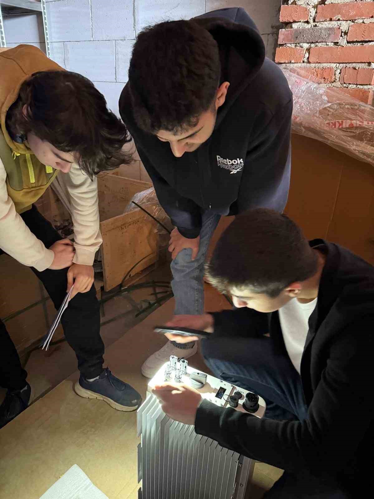 Aydinli Liselilerden Elektrikli Arac Sarj Istasyonu Alaninda Uluslararasi Basari 8Ffbce3D1252843Fe156691165Cfd777