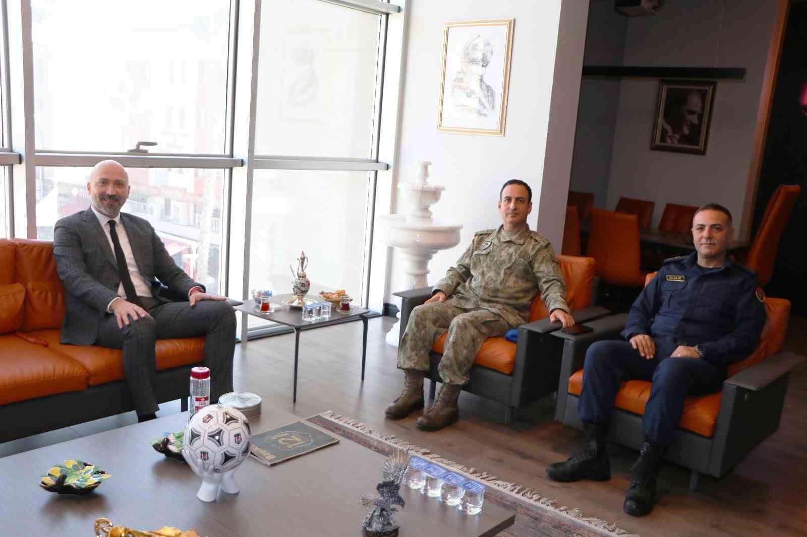 Baskan Arikan Komutanlari Agirladi 2270A371E5Ac72190Ea5Fafeafefb91C