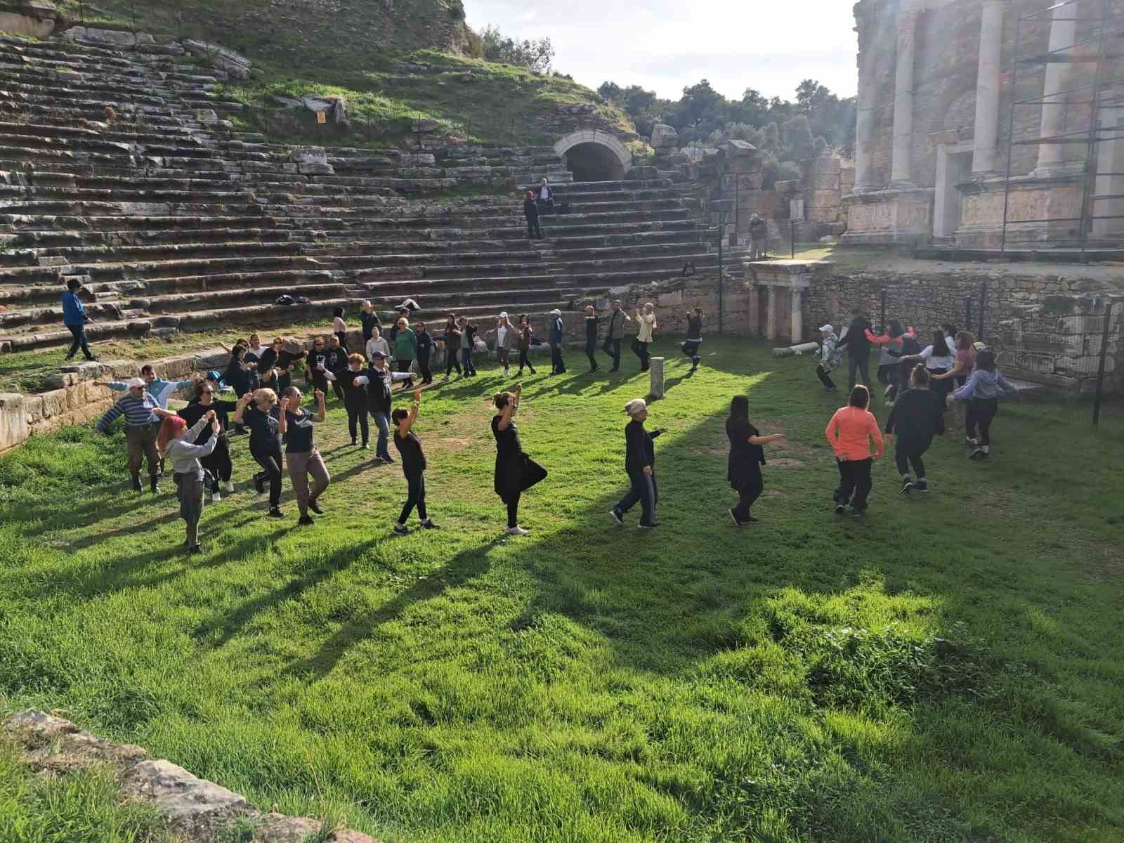 Baskan Cercioglu Ataya Saygi Doga Yuruyusu Etkinligi Duzenledi 623D692D4A2B08A0Bf4A8Fc7F013Fa07