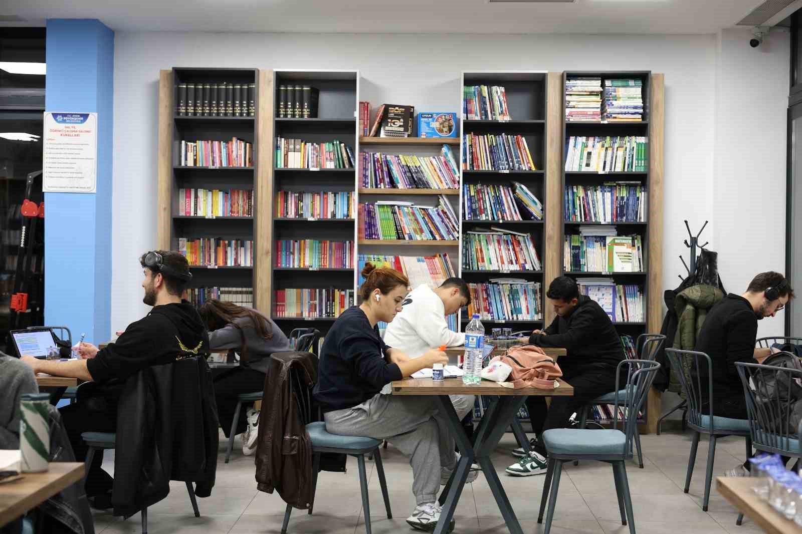 Baskan Cercioglu Genclerimizin Egitim Yolculugunda Yanlarinda Olmaya Devam Edecegiz D8965D76Baf15C5B146D4Df912667429