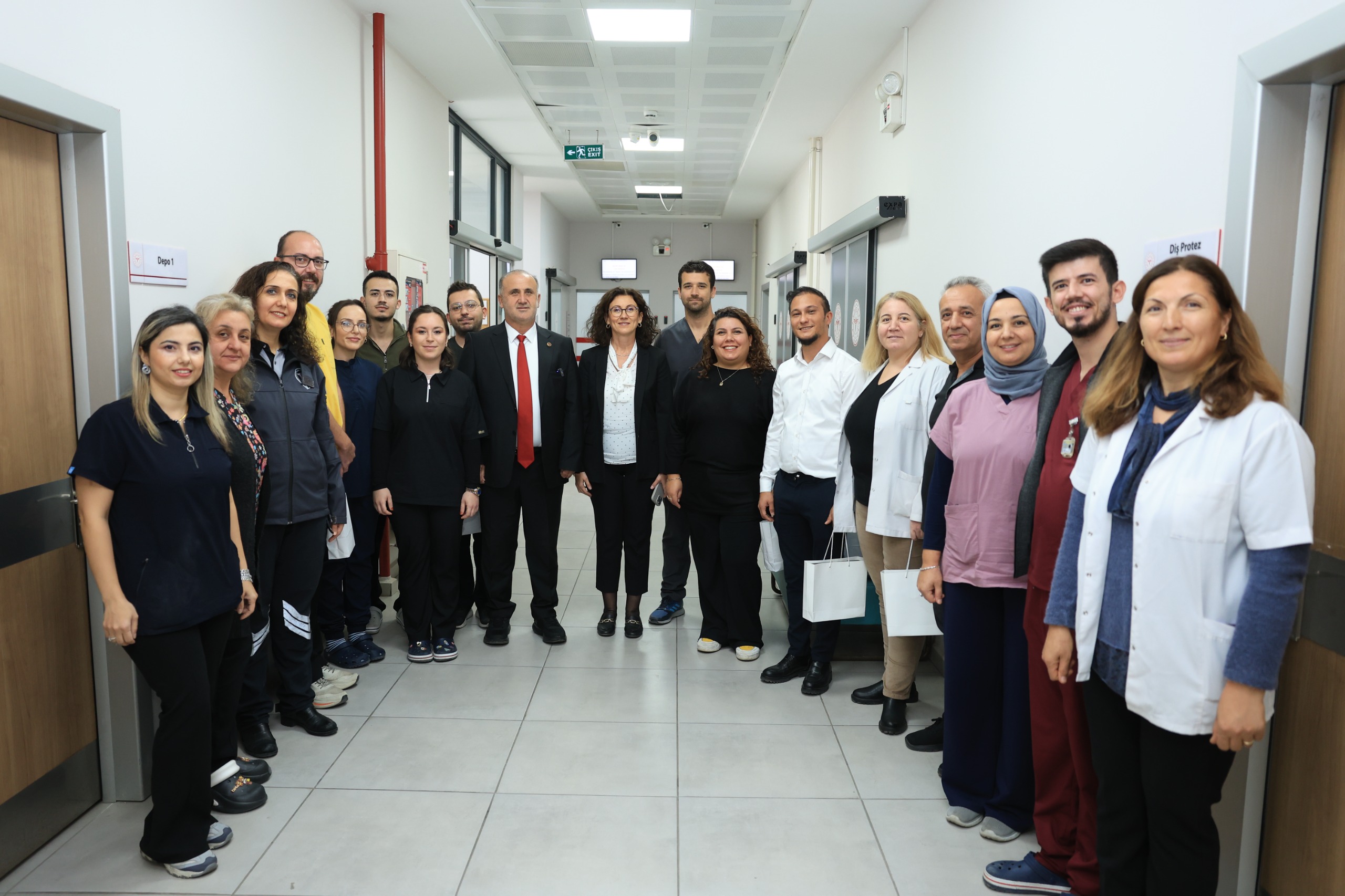 Baskan Kayadan Dis Hekimlerine Anlamli Ziyaret 615796 778182Bc9373506768Ddb67B4717Da49